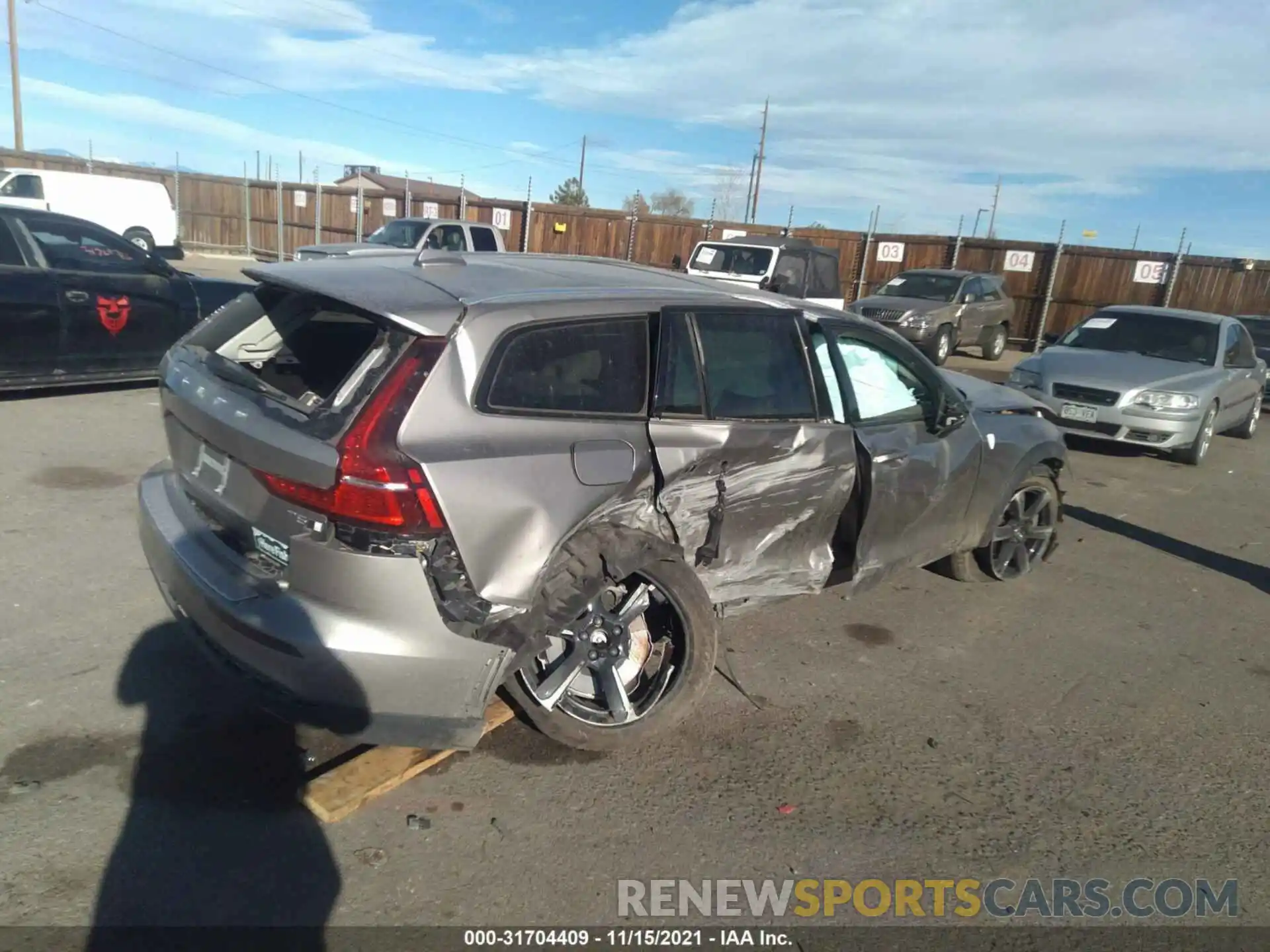 4 Photograph of a damaged car YV4102WK3L1035734 VOLVO V60 CROSS COUNTRY 2020