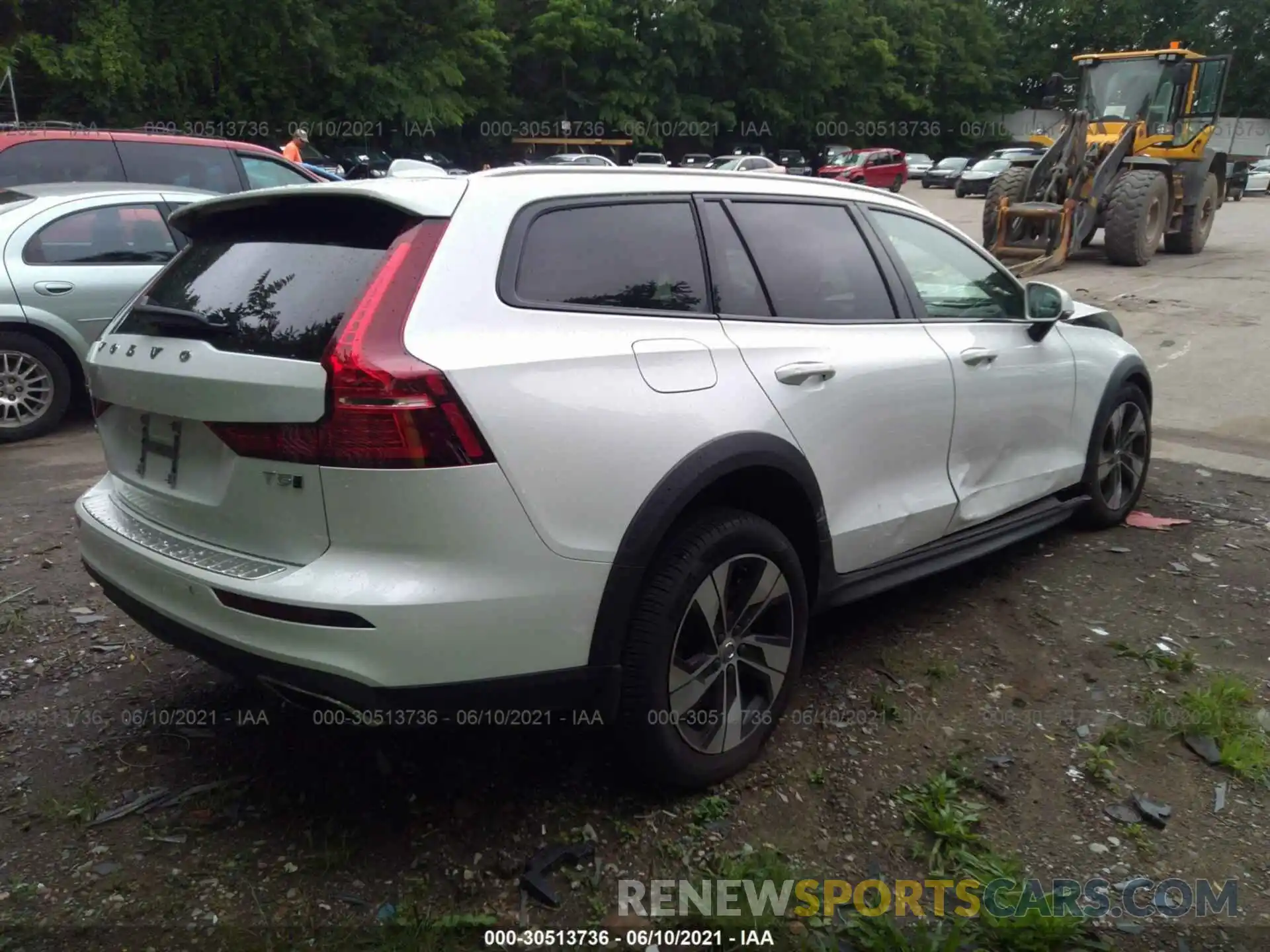 4 Photograph of a damaged car YV4102WK5L1040451 VOLVO V60 CROSS COUNTRY 2020