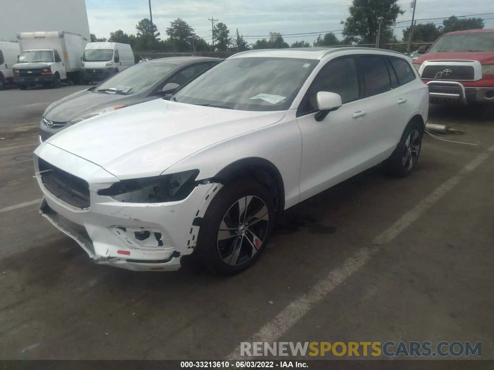 2 Photograph of a damaged car YV4102WK6L1035355 VOLVO V60 CROSS COUNTRY 2020