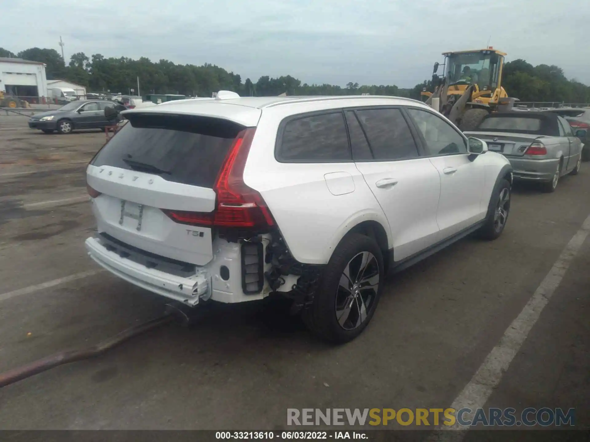 4 Photograph of a damaged car YV4102WK6L1035355 VOLVO V60 CROSS COUNTRY 2020