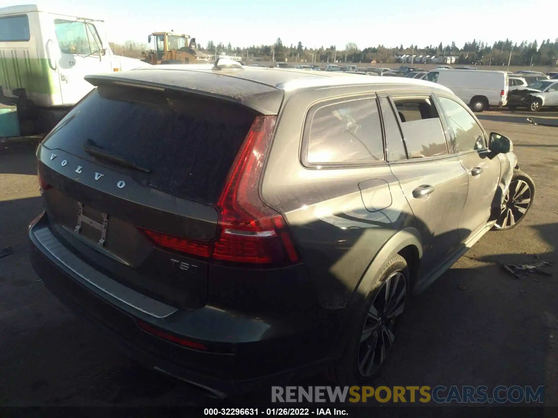 4 Photograph of a damaged car YV4102WK6L1036120 VOLVO V60 CROSS COUNTRY 2020