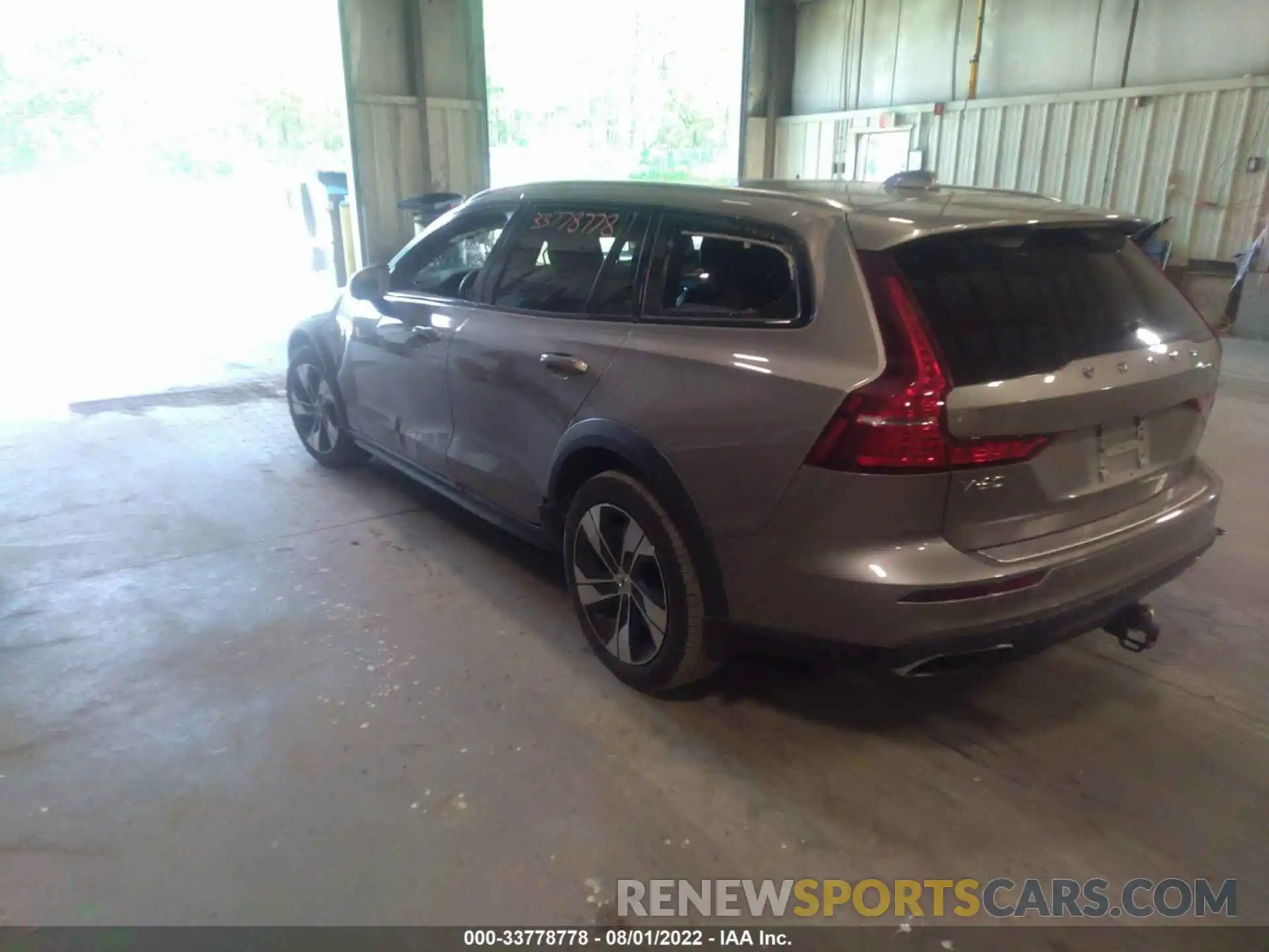 3 Photograph of a damaged car YV4102WK7L1037325 VOLVO V60 CROSS COUNTRY 2020