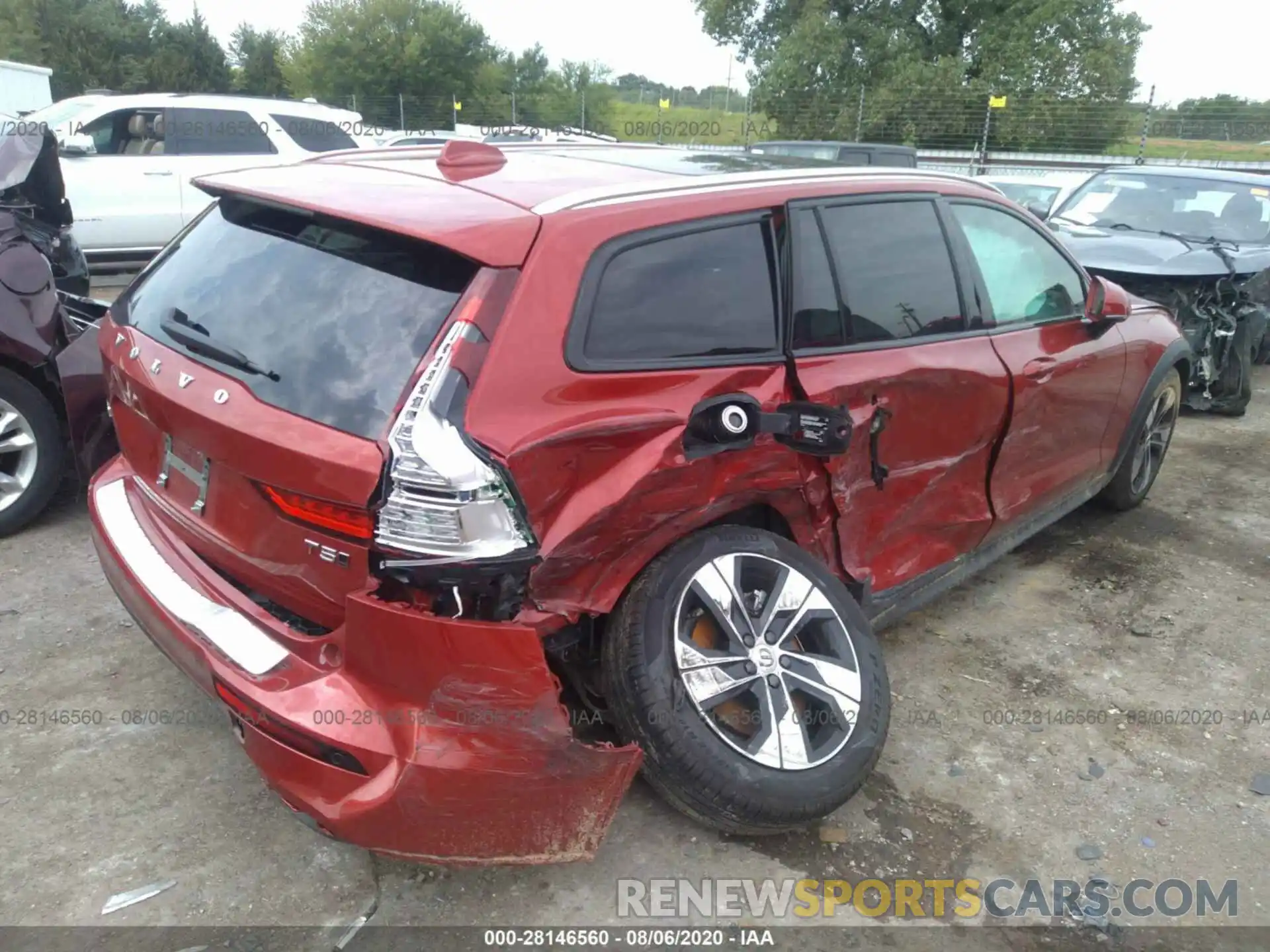 4 Photograph of a damaged car YV4102WKXL1037688 VOLVO V60 CROSS COUNTRY 2020
