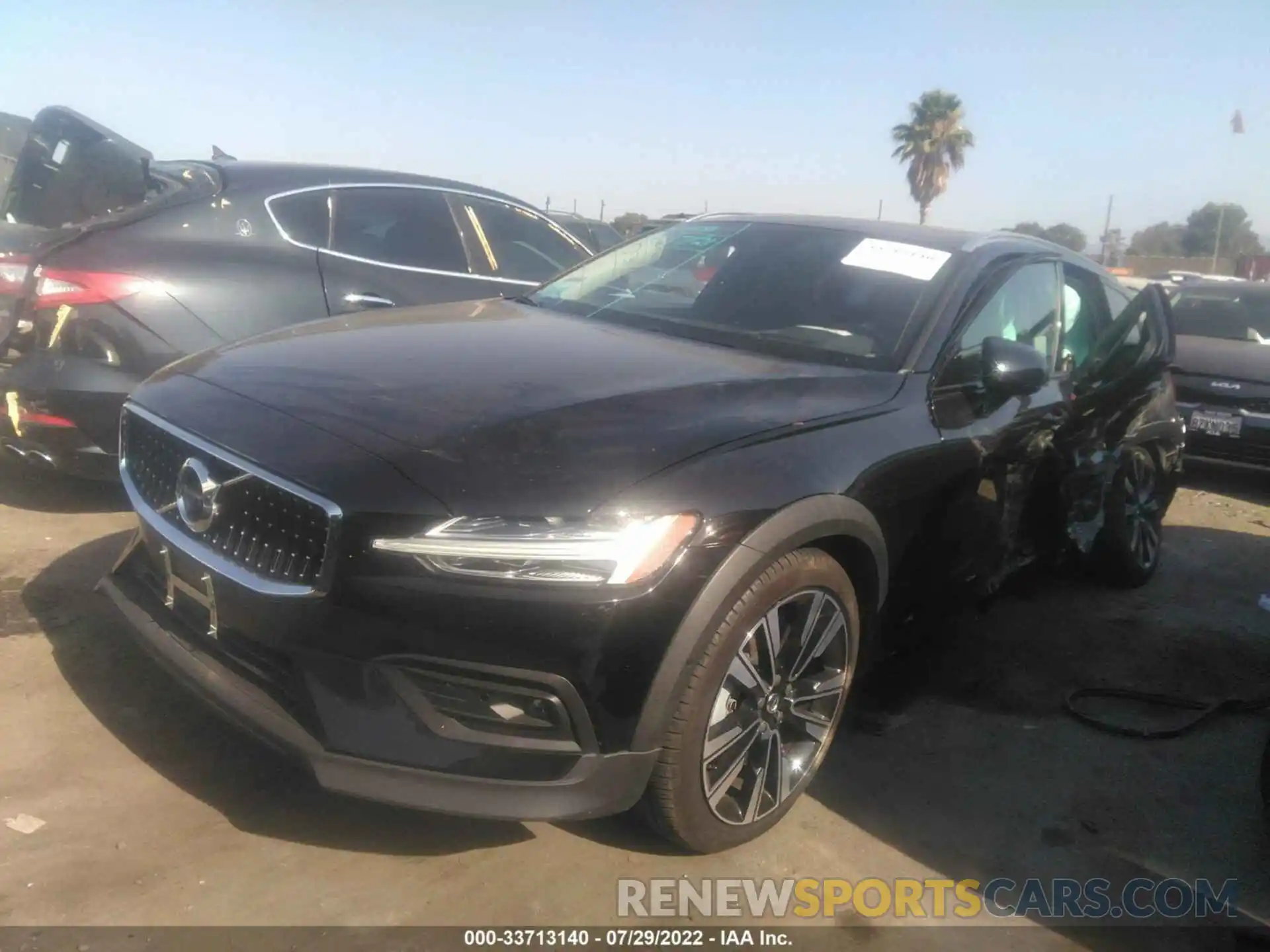 2 Photograph of a damaged car YV4102WK2M1069116 VOLVO V60 CROSS COUNTRY 2021