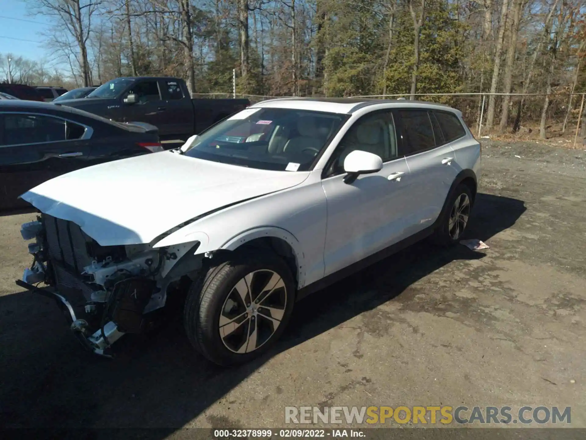 2 Photograph of a damaged car YV4102WK2M1077992 VOLVO V60 CROSS COUNTRY 2021