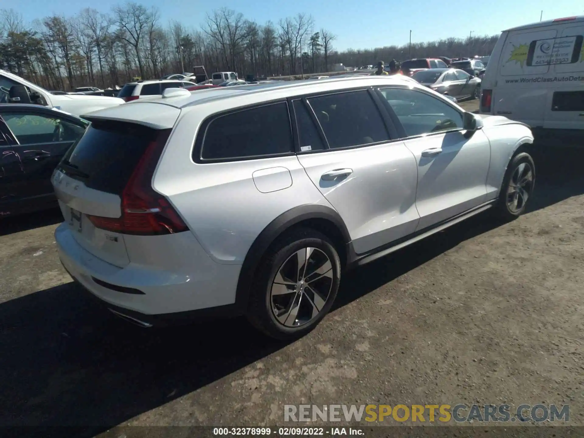 4 Photograph of a damaged car YV4102WK2M1077992 VOLVO V60 CROSS COUNTRY 2021