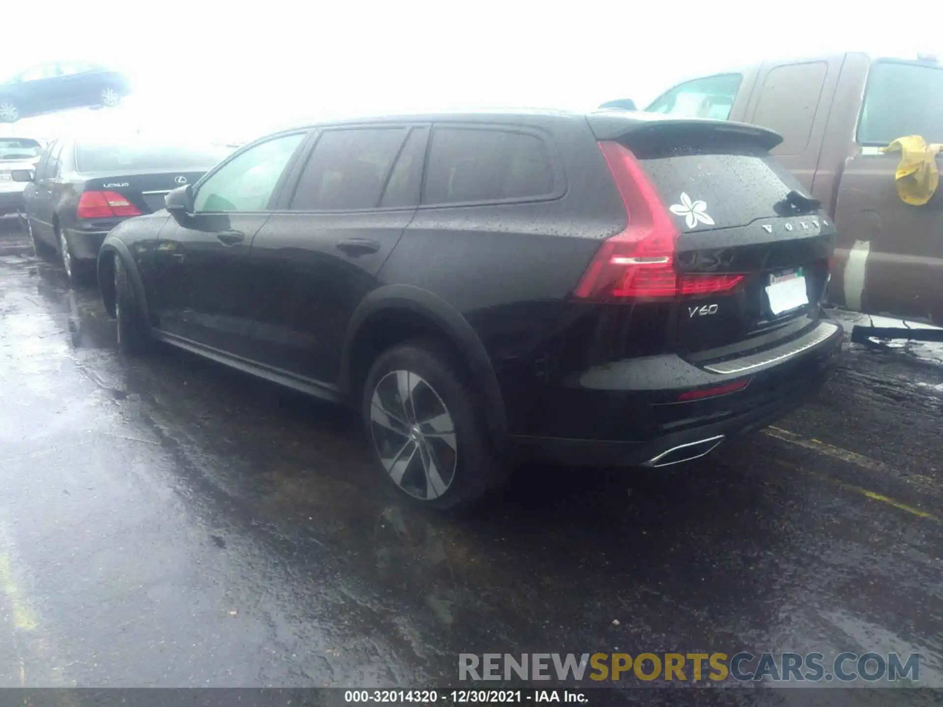 3 Photograph of a damaged car YV4102WK5M1077565 VOLVO V60 CROSS COUNTRY 2021