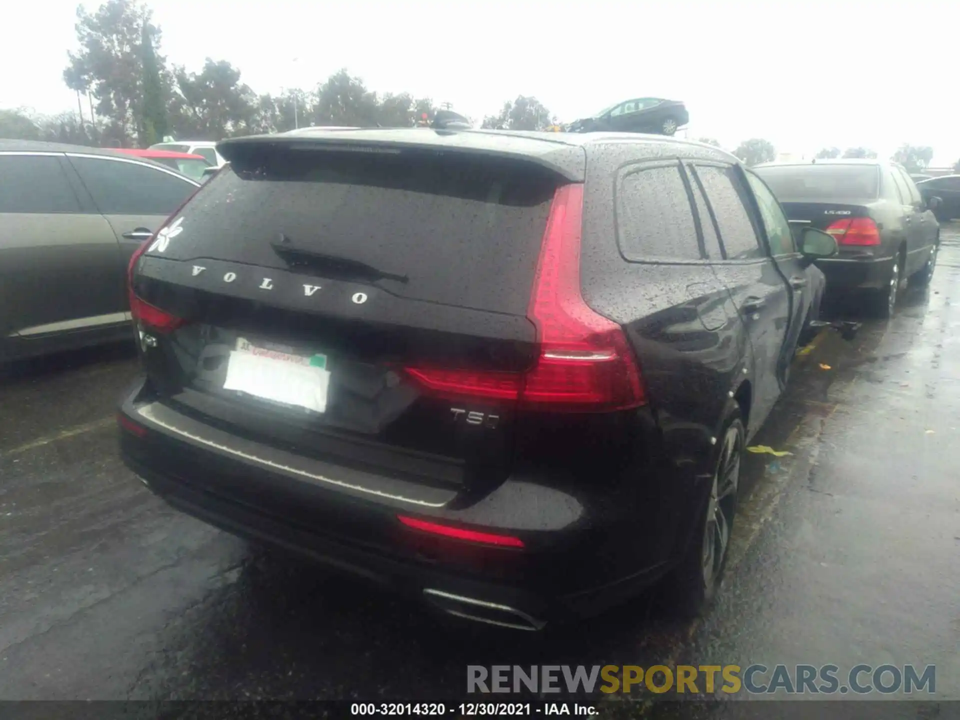 4 Photograph of a damaged car YV4102WK5M1077565 VOLVO V60 CROSS COUNTRY 2021