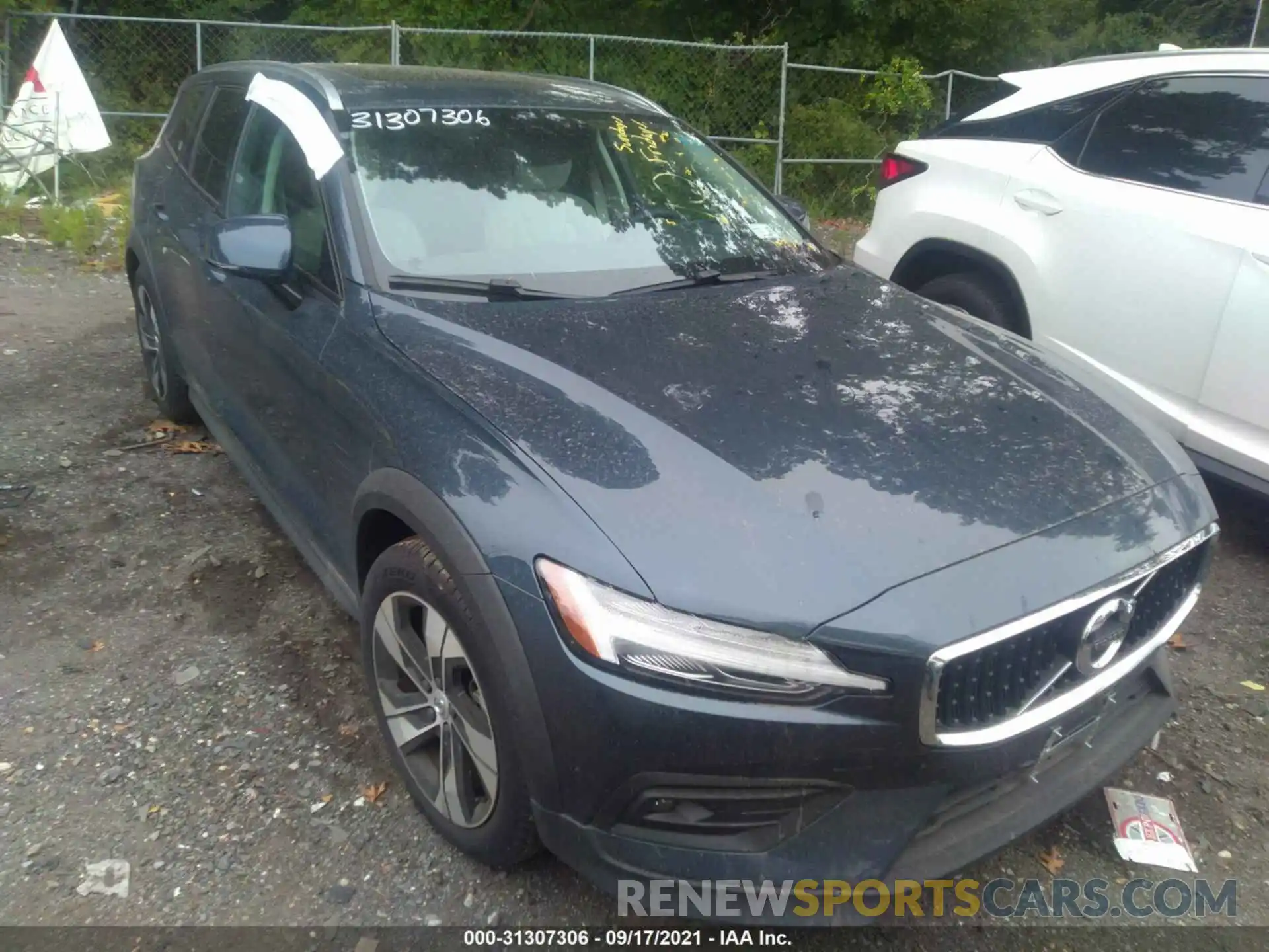 1 Photograph of a damaged car YV4102WK8M1069315 VOLVO V60 CROSS COUNTRY 2021