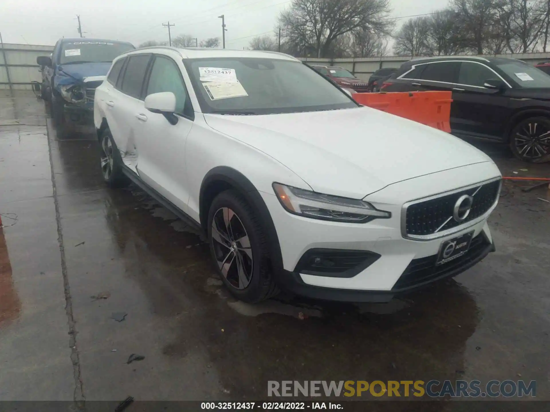 1 Photograph of a damaged car YV4102WK9M1077875 VOLVO V60 CROSS COUNTRY 2021