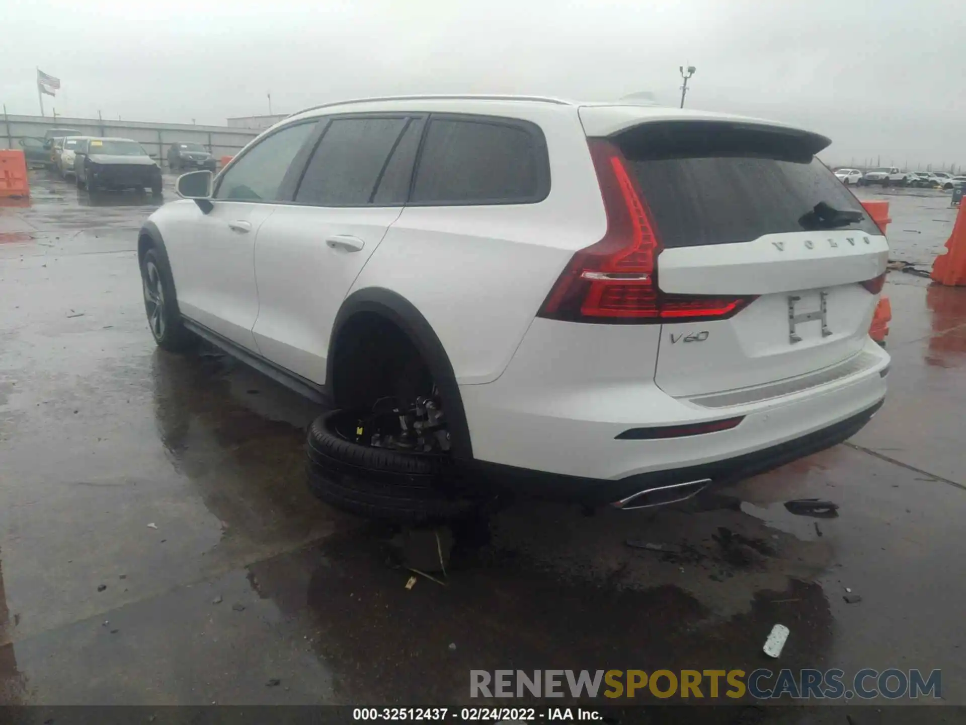 3 Photograph of a damaged car YV4102WK9M1077875 VOLVO V60 CROSS COUNTRY 2021