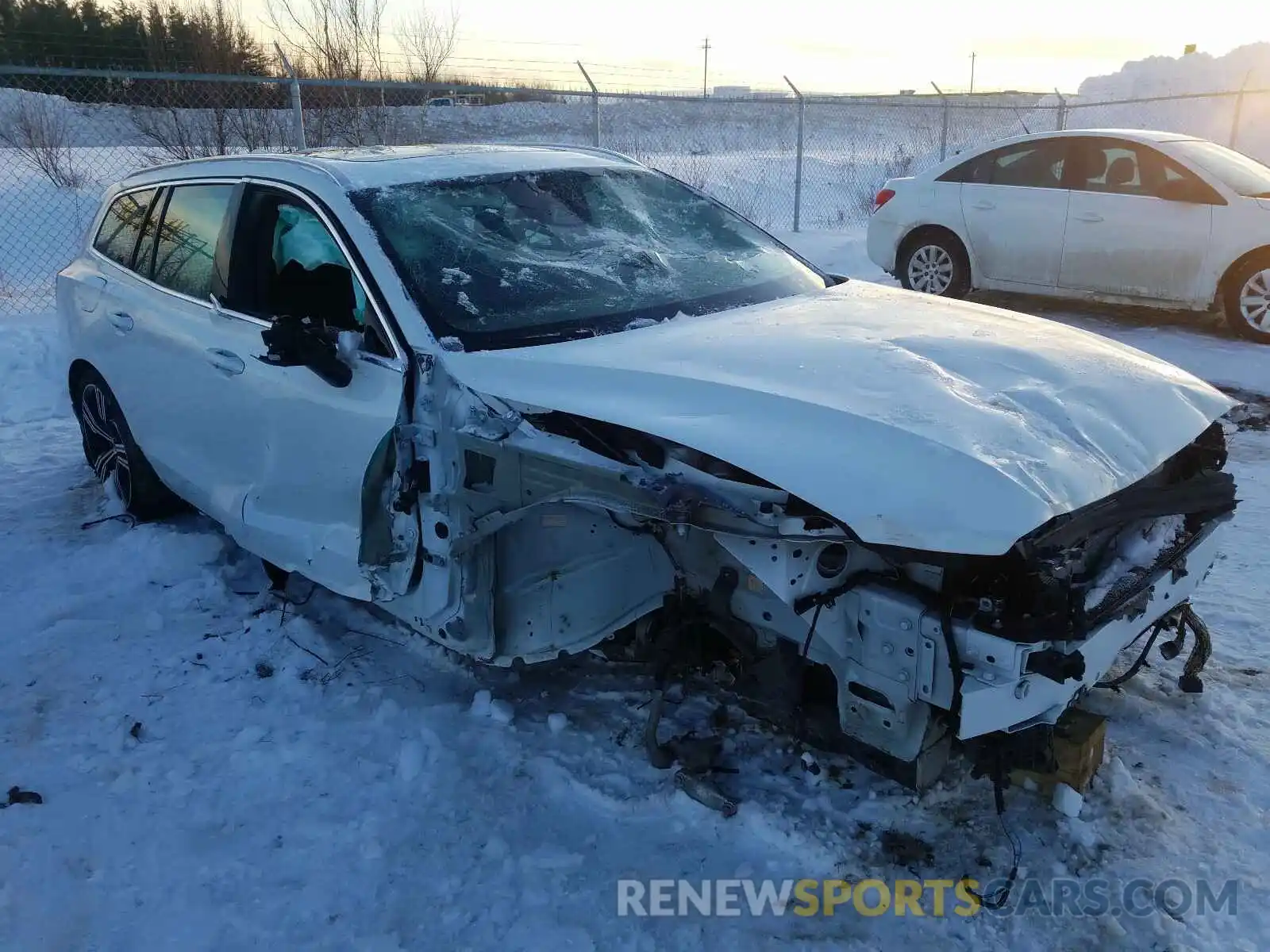 1 Photograph of a damaged car YV1A22SLXK1015582 VOLVO V60 T6 INS 2019