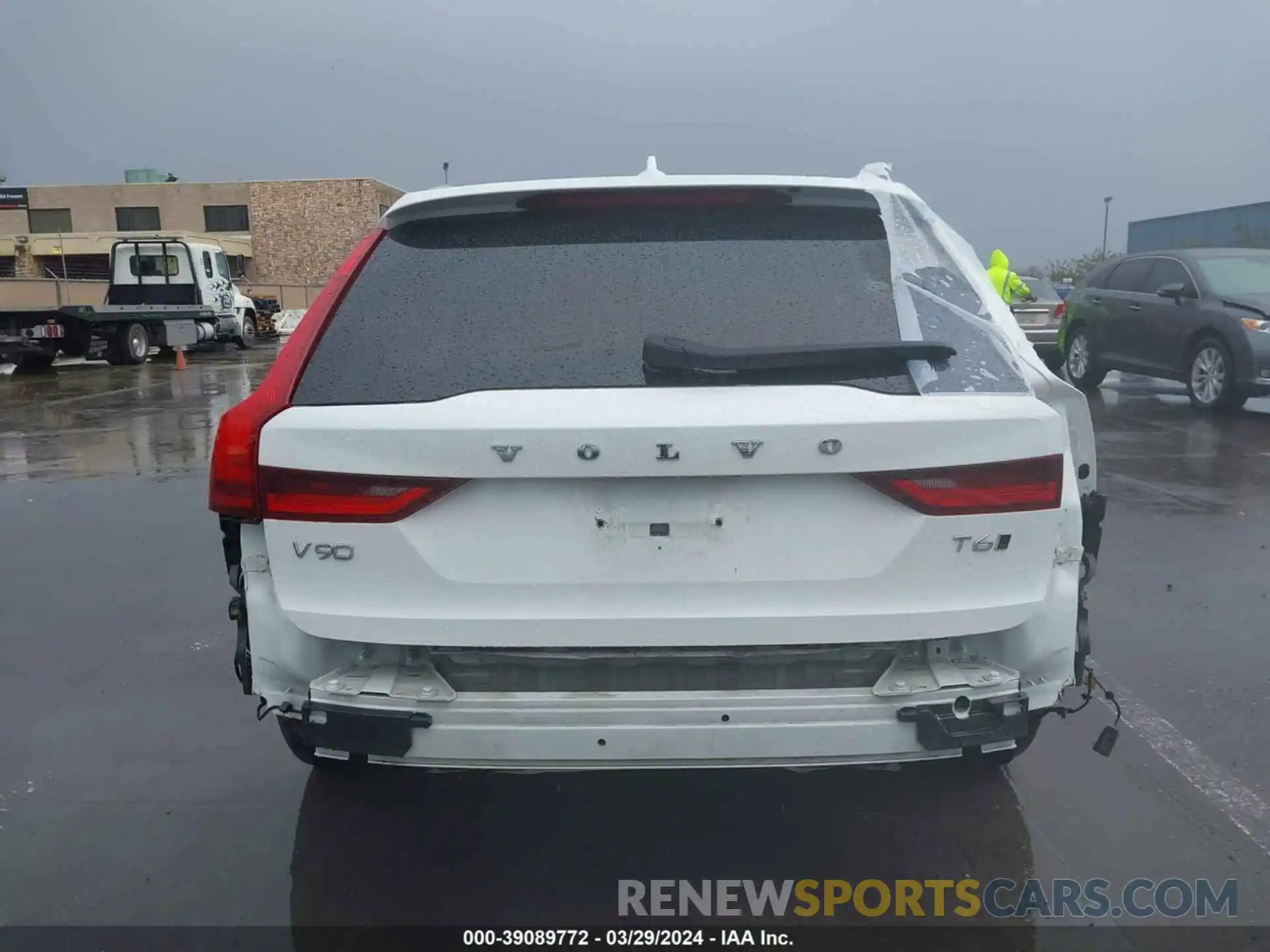 17 Photograph of a damaged car YV4A22NT0K1077894 VOLVO V90 CROSS COUNTRY 2019