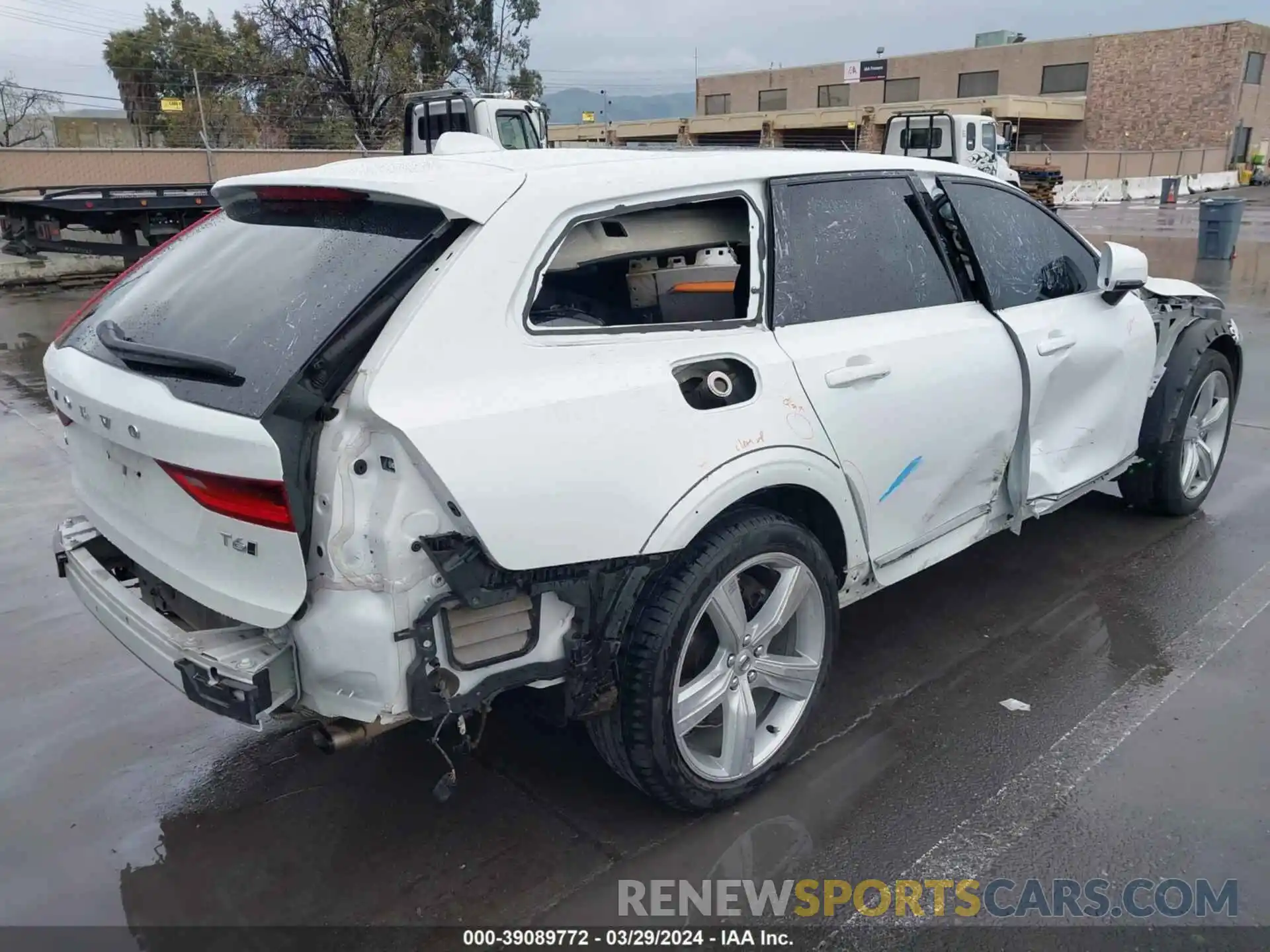 4 Photograph of a damaged car YV4A22NT0K1077894 VOLVO V90 CROSS COUNTRY 2019