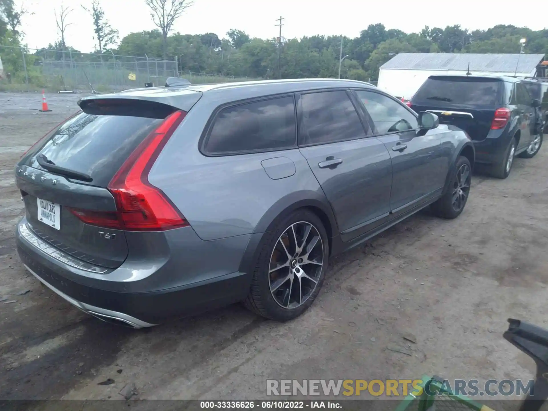 4 Photograph of a damaged car YV4A22NL2L1113408 VOLVO V90 CROSS COUNTRY 2020