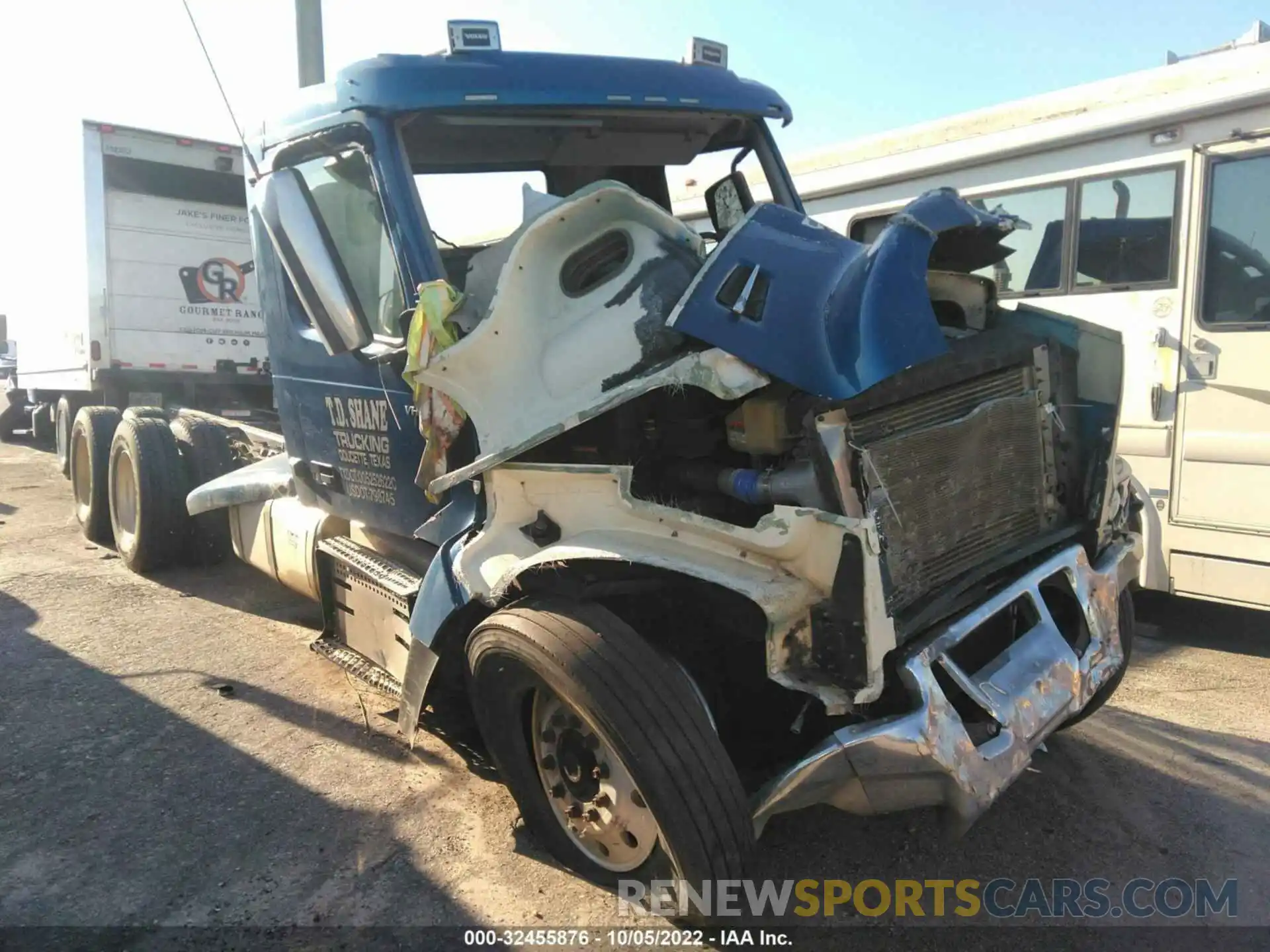 1 Photograph of a damaged car 4V4KC9EJ0LN236617 VOLVO VHD 2020