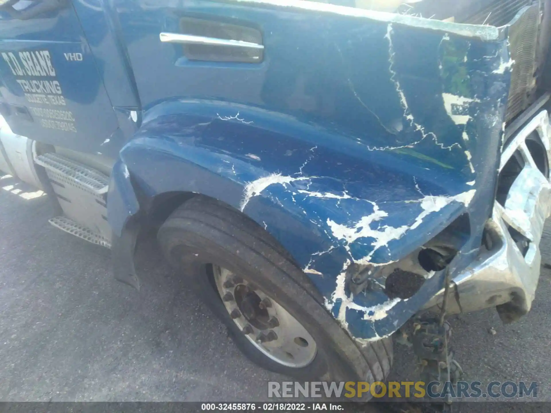 13 Photograph of a damaged car 4V4KC9EJ0LN236617 VOLVO VHD 2020