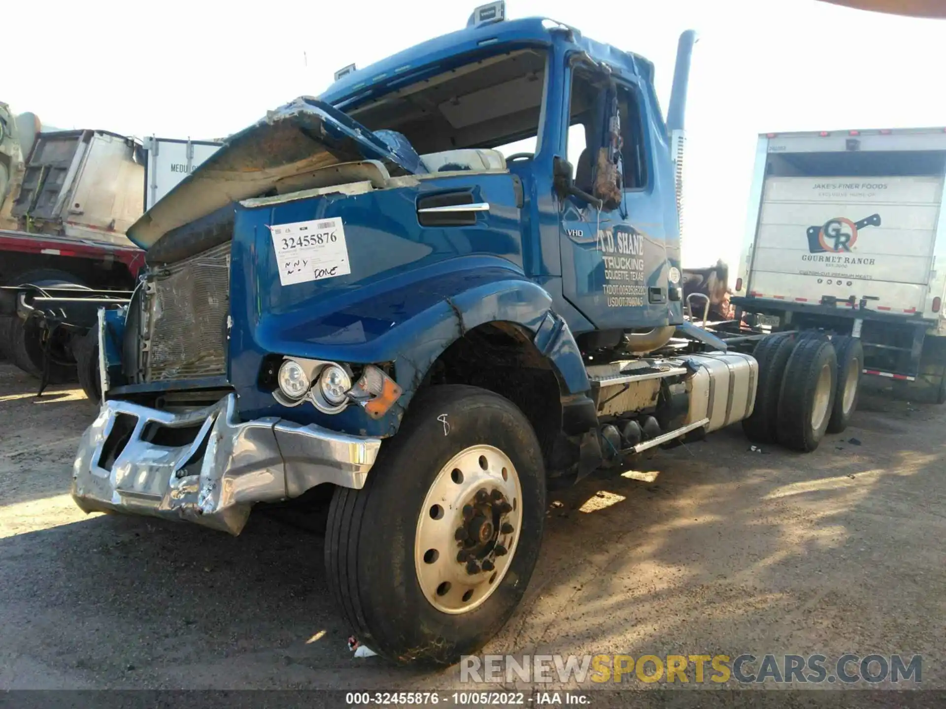 2 Photograph of a damaged car 4V4KC9EJ0LN236617 VOLVO VHD 2020