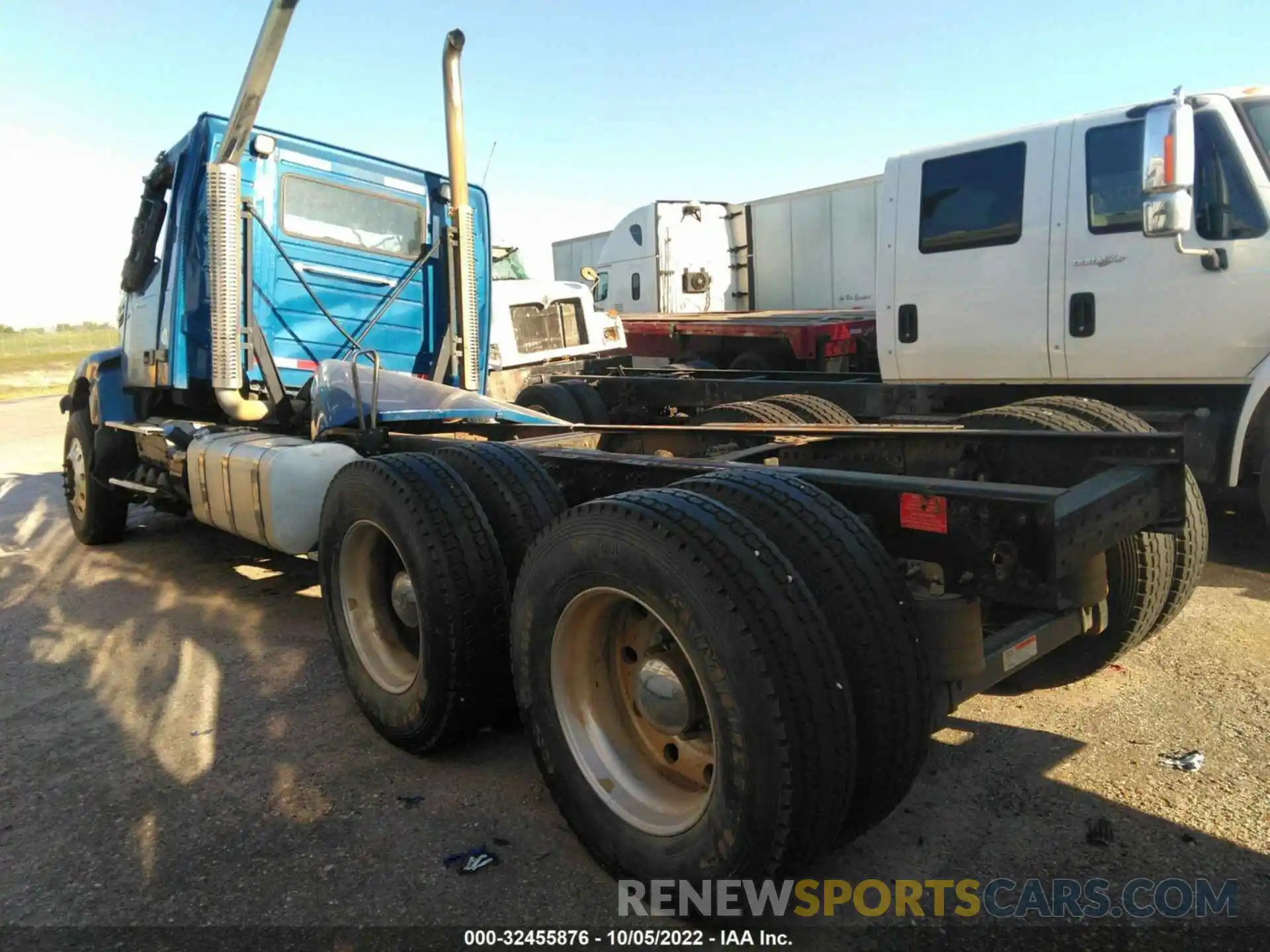 3 Photograph of a damaged car 4V4KC9EJ0LN236617 VOLVO VHD 2020