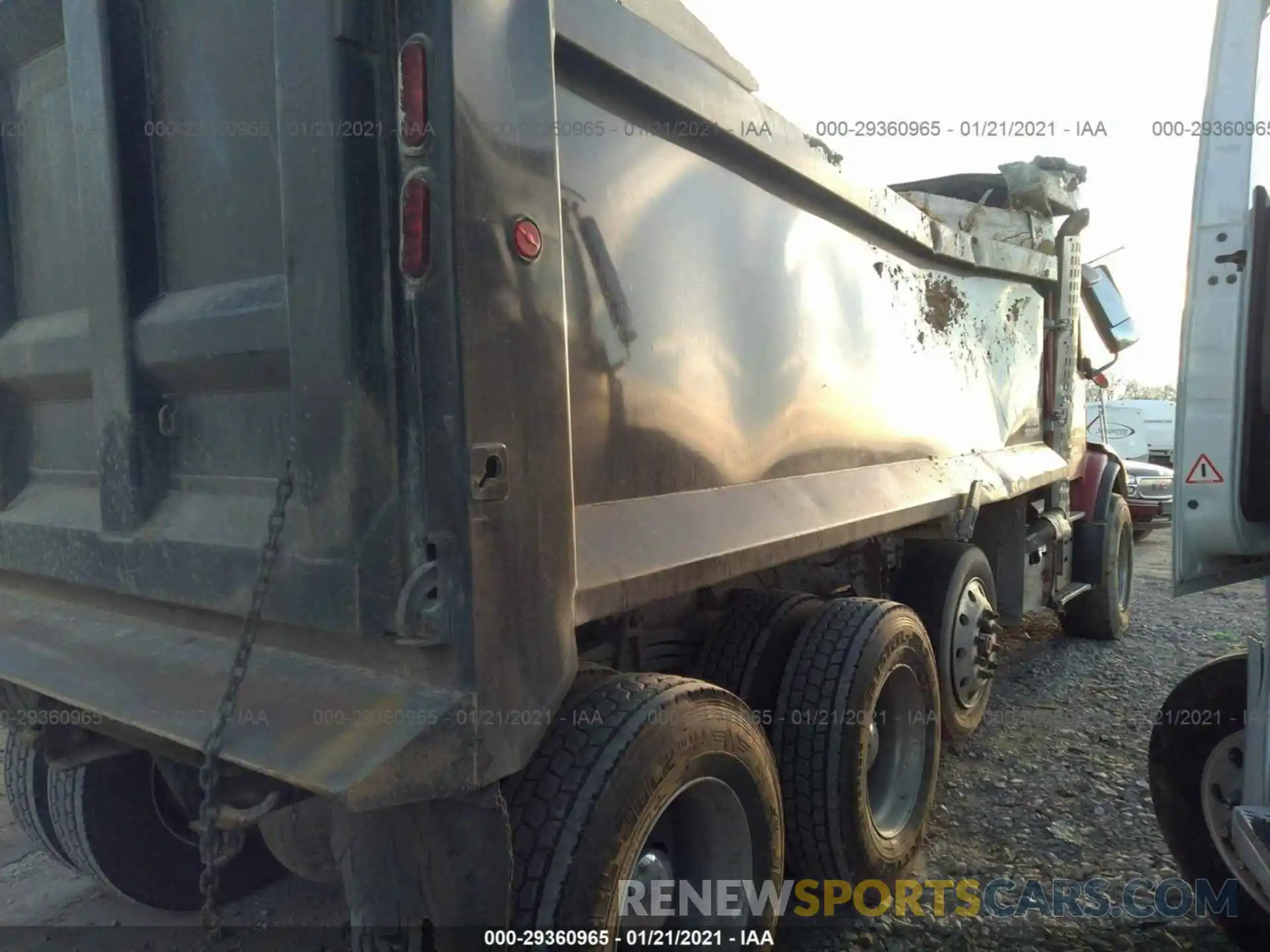 4 Photograph of a damaged car 4V5KG9DH0LN250323 VOLVO VHD 2020