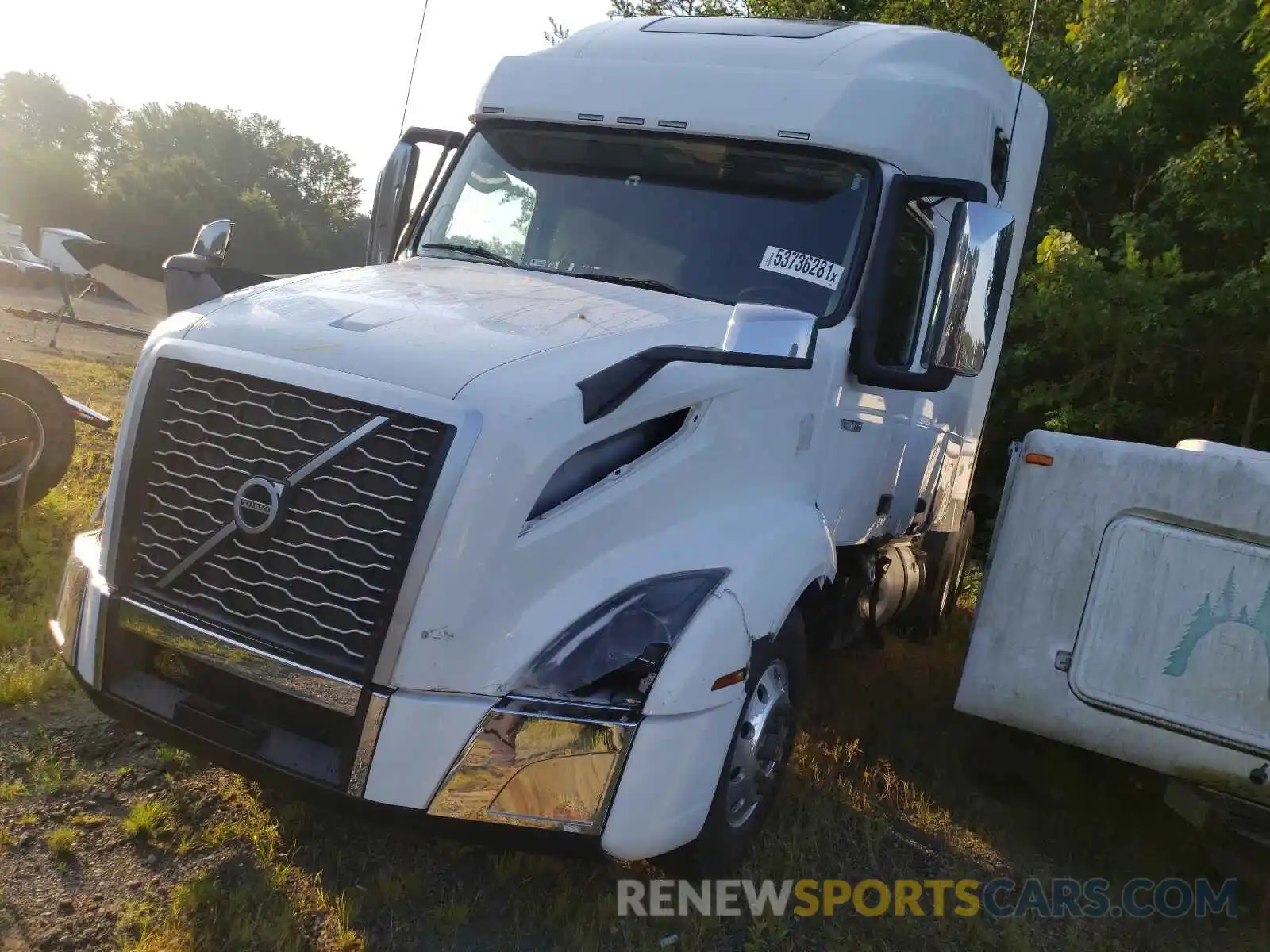 2 Photograph of a damaged car 4V4NC9EG2KN199358 VOLVO VN 2019