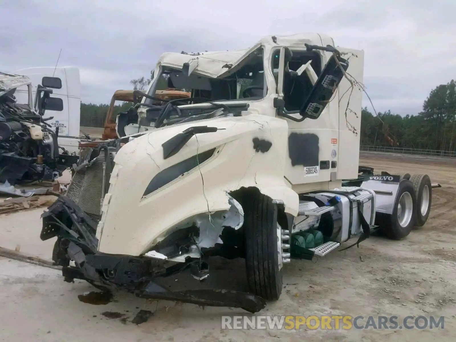 2 Photograph of a damaged car 4V4NC9EG6KN218560 VOLVO VN 2019