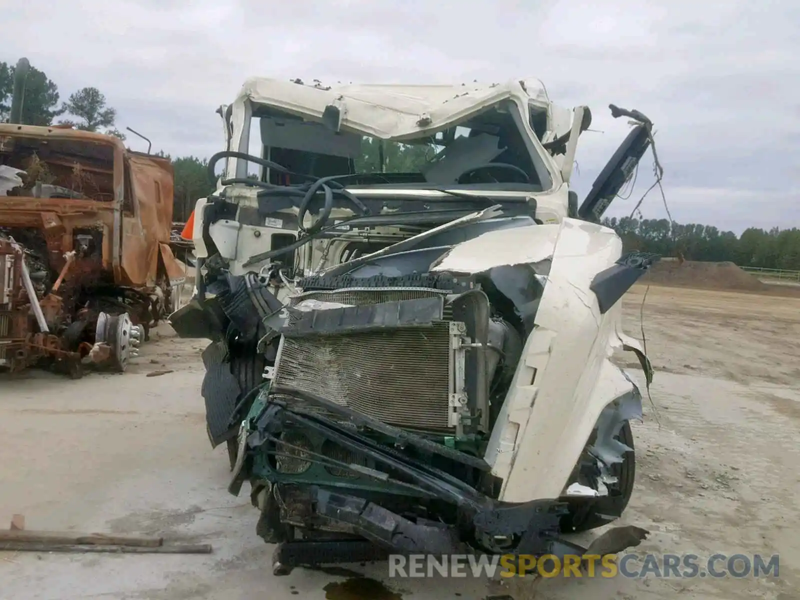 9 Photograph of a damaged car 4V4NC9EG6KN218560 VOLVO VN 2019