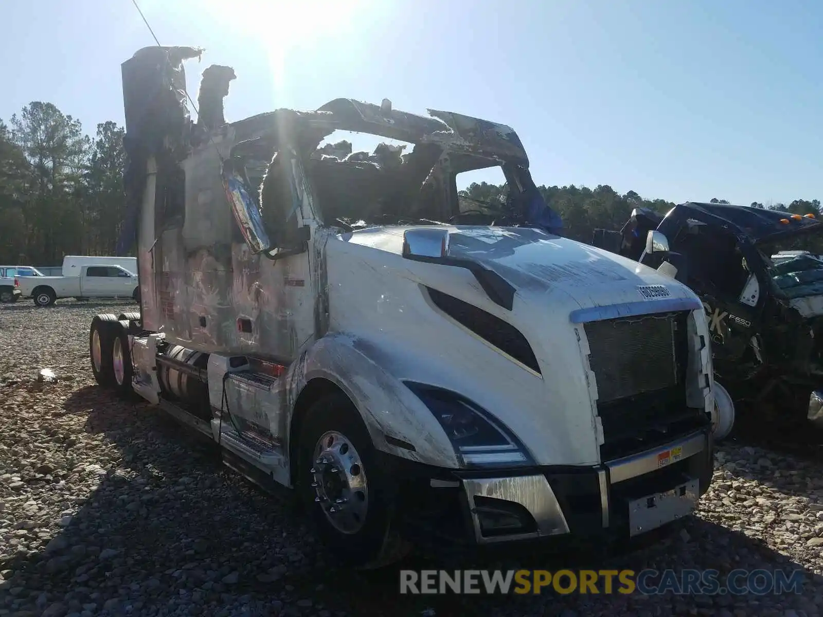 1 Photograph of a damaged car 4V4NC9EH0KN203125 VOLVO VN 2019