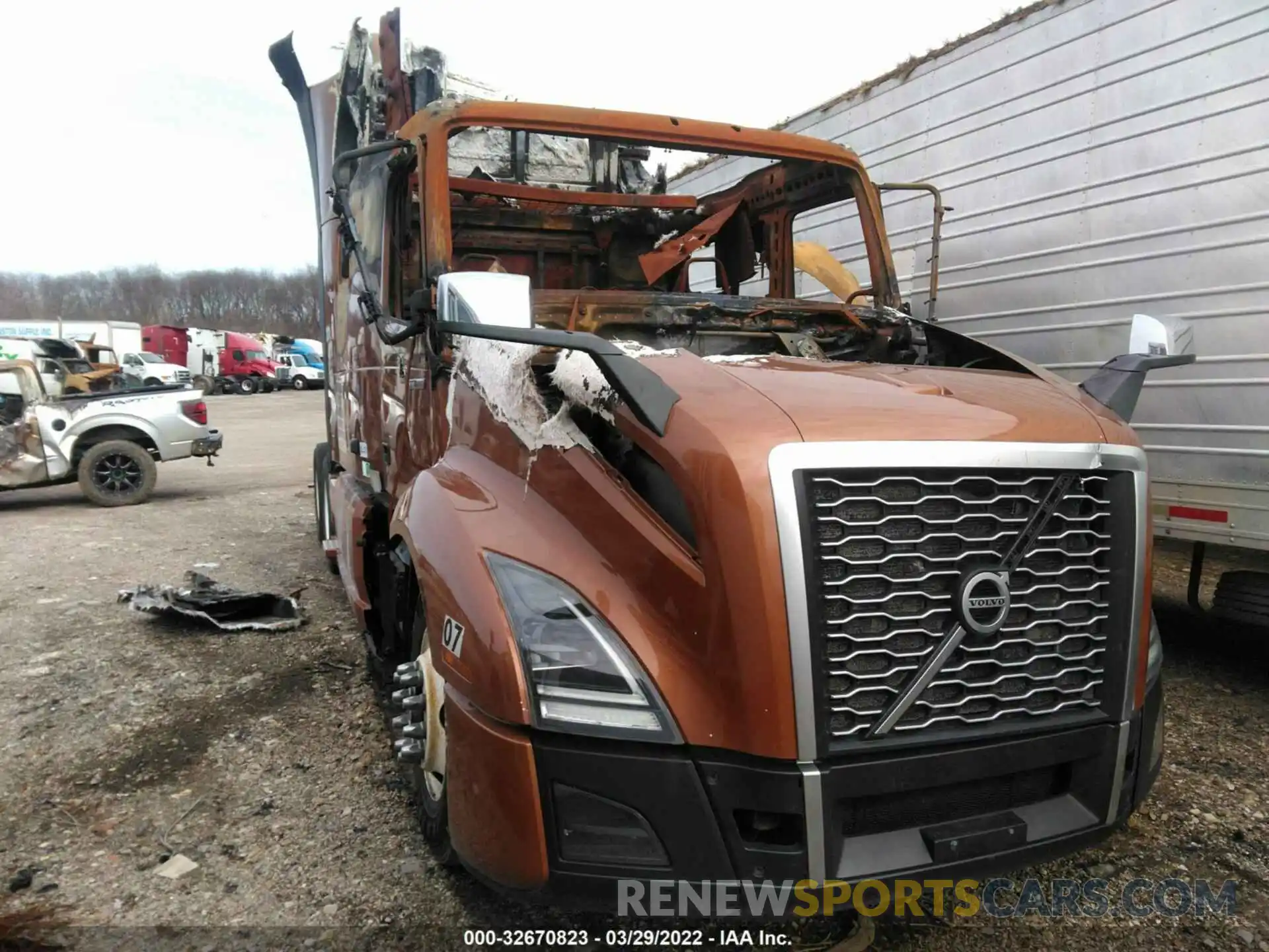 1 Photograph of a damaged car 4V4NC9EH1KN204171 VOLVO VN 2019