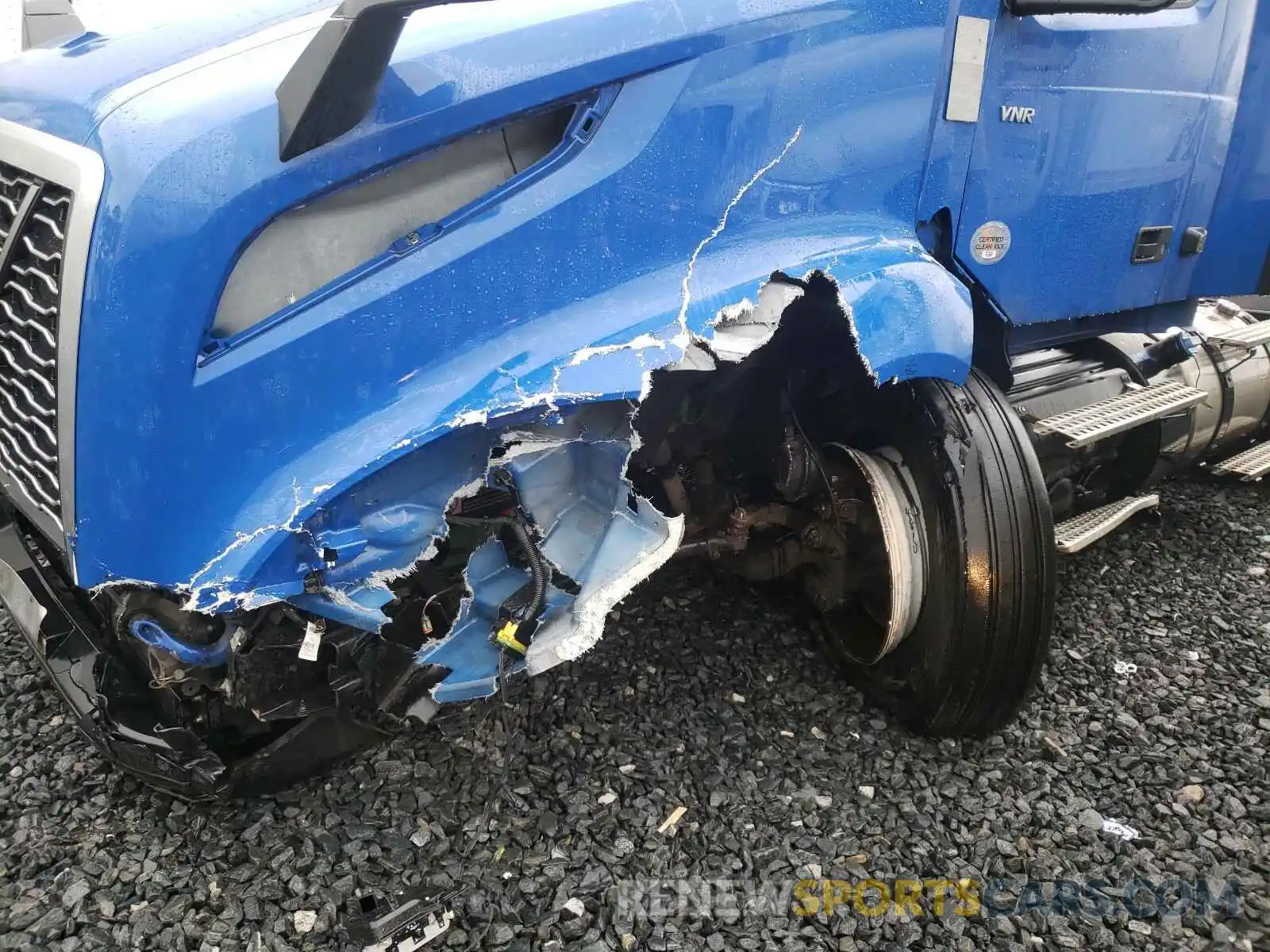 9 Photograph of a damaged car 4V4NC9EH2KN193956 VOLVO VN 2019