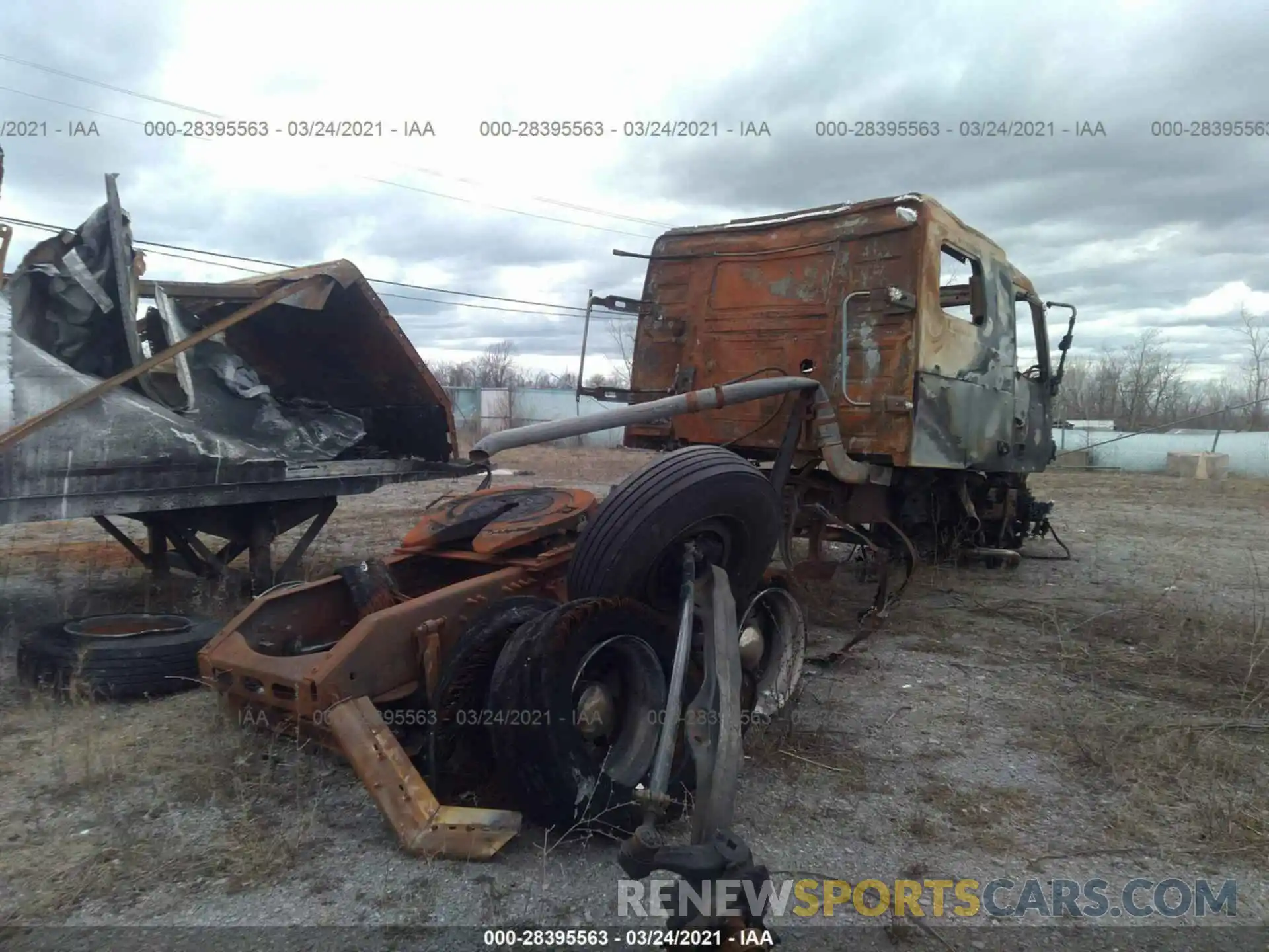 4 Photograph of a damaged car 4V4NC9EH2KN210531 VOLVO VN 2019