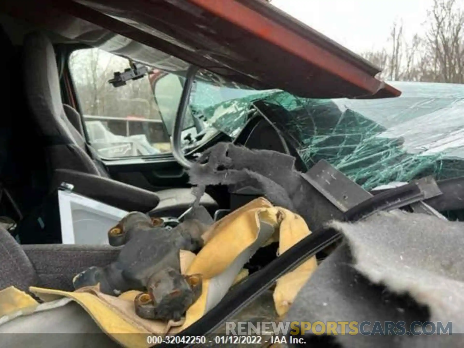 6 Photograph of a damaged car 4V4NC9EH2KN872139 VOLVO VN 2019