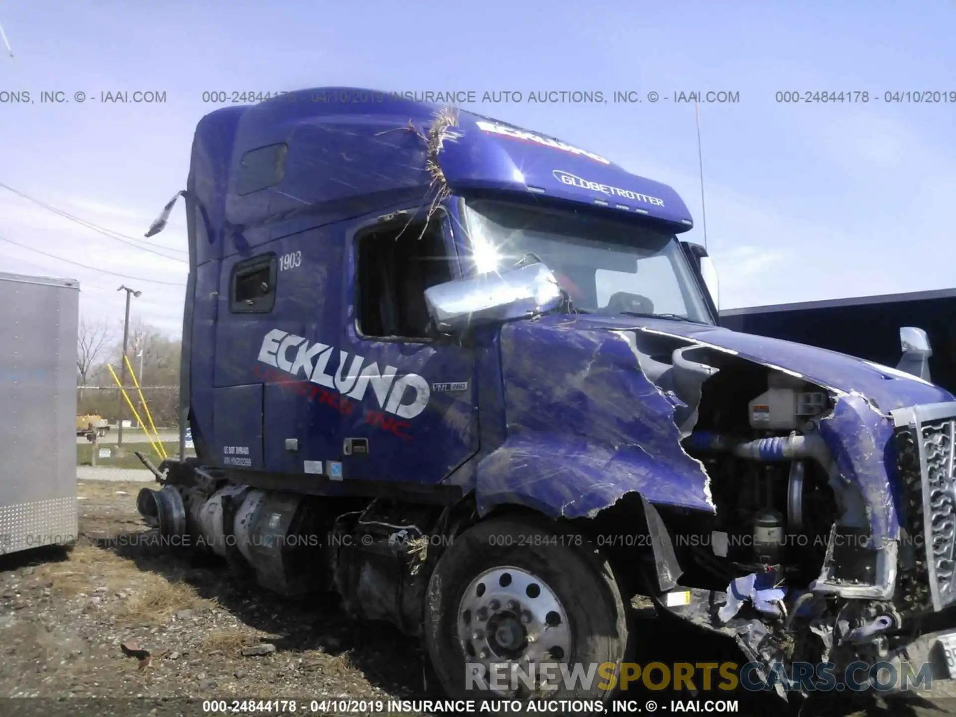 1 Photograph of a damaged car 4V4NC9EH3KN202289 VOLVO VN 2019