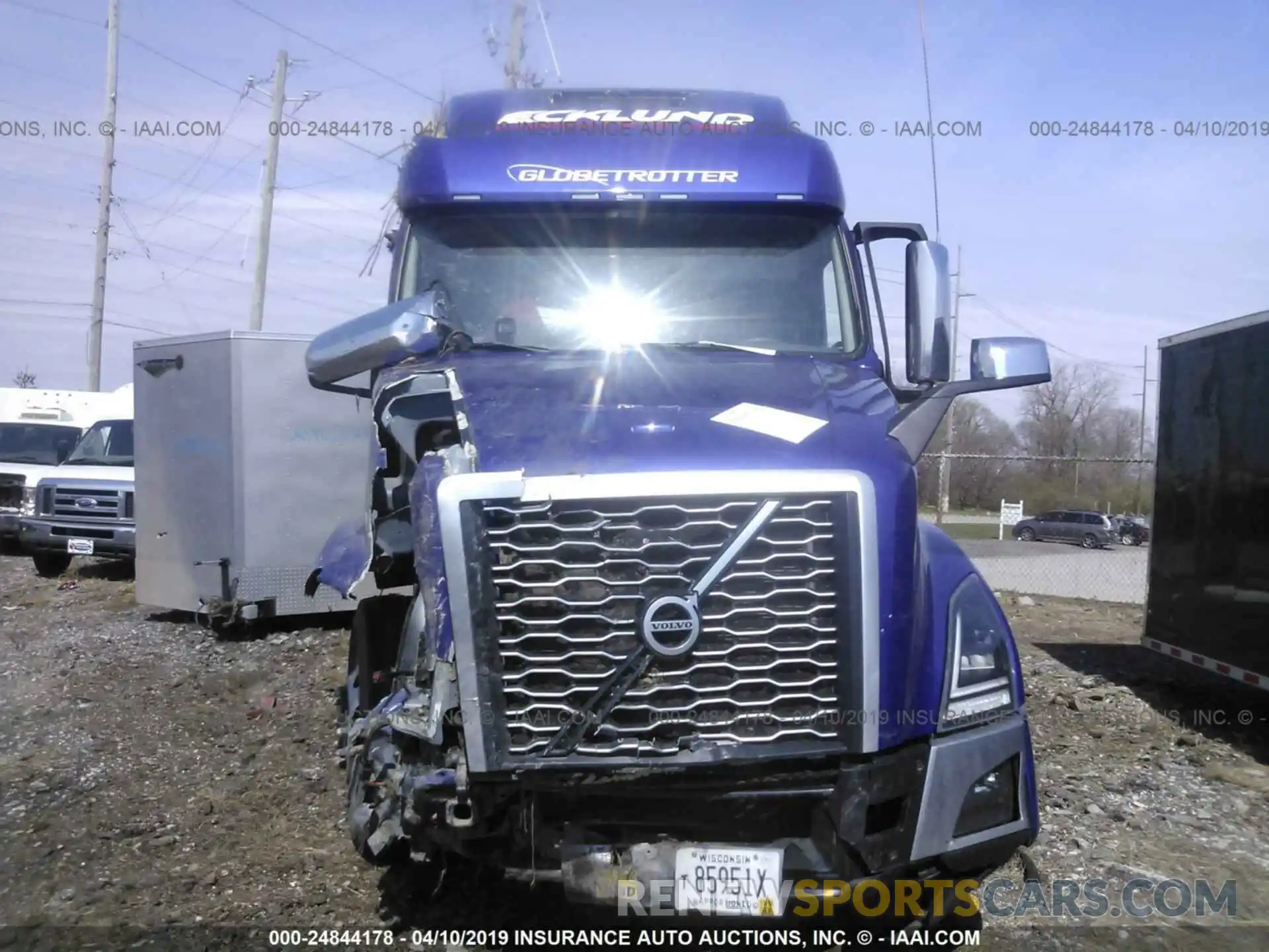 7 Photograph of a damaged car 4V4NC9EH3KN202289 VOLVO VN 2019