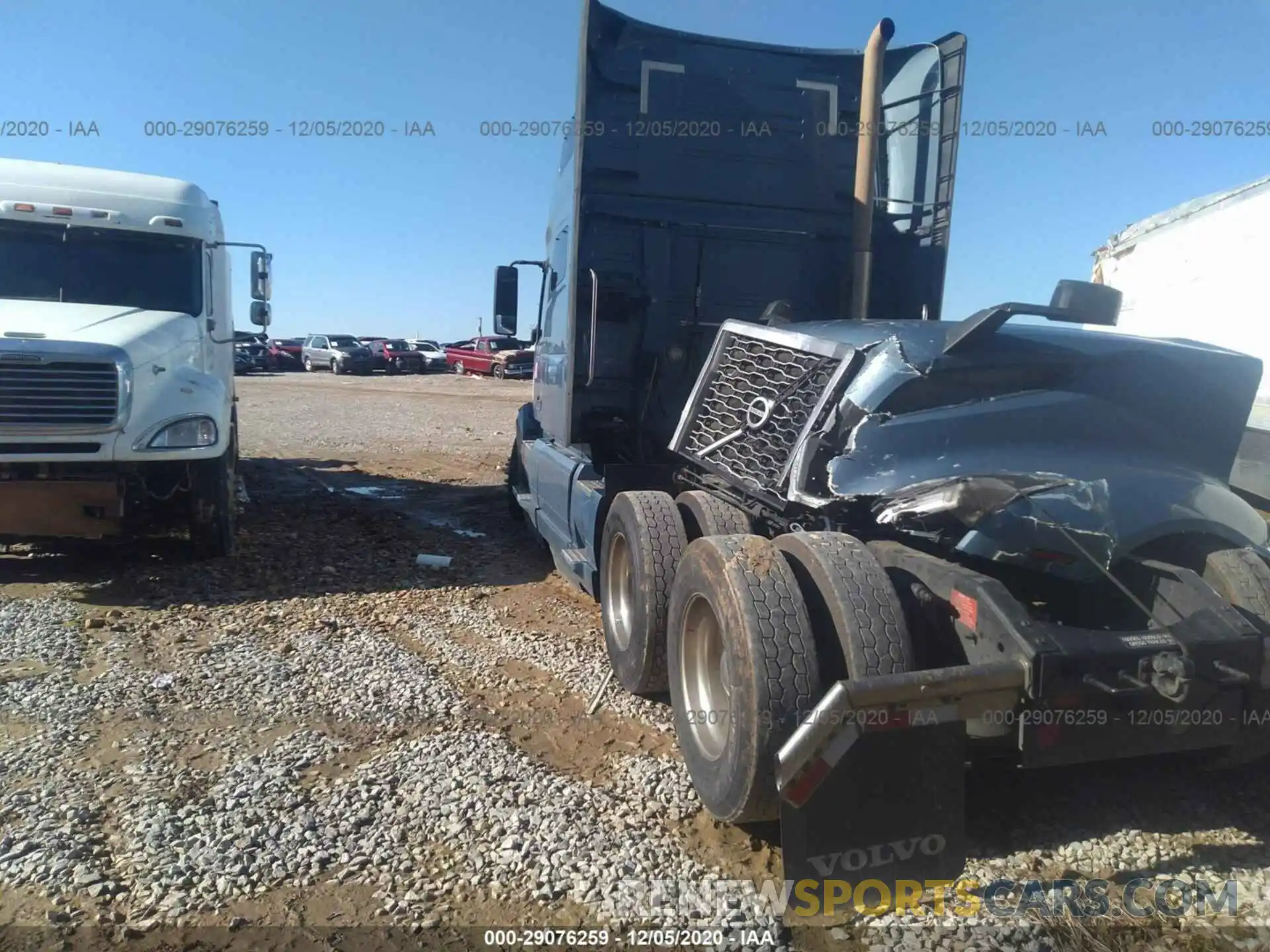 3 Photograph of a damaged car 4V4NC9EH3KN229315 VOLVO VN 2019