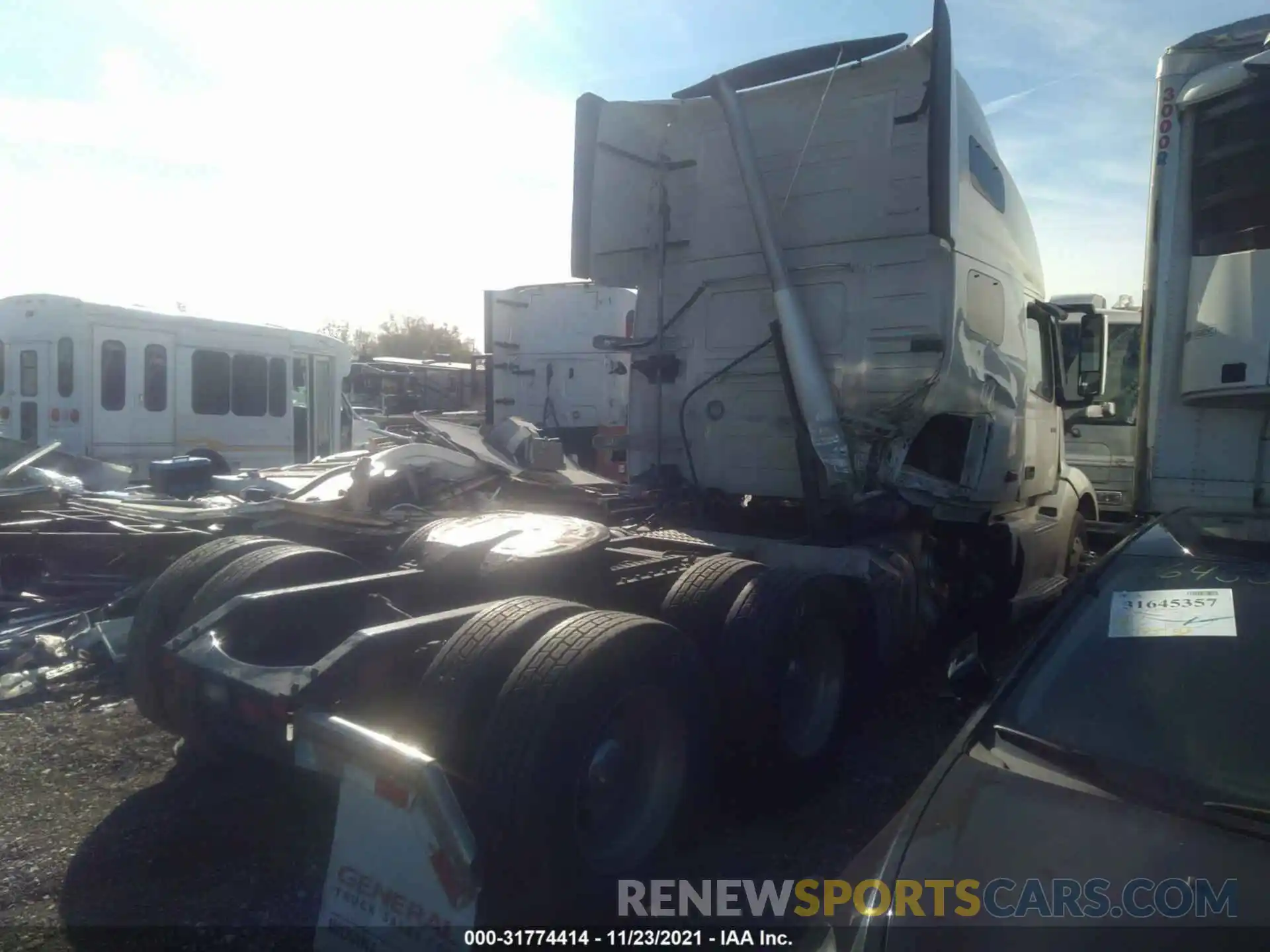 4 Photograph of a damaged car 4V4NC9EH4KN899195 VOLVO VN 2019