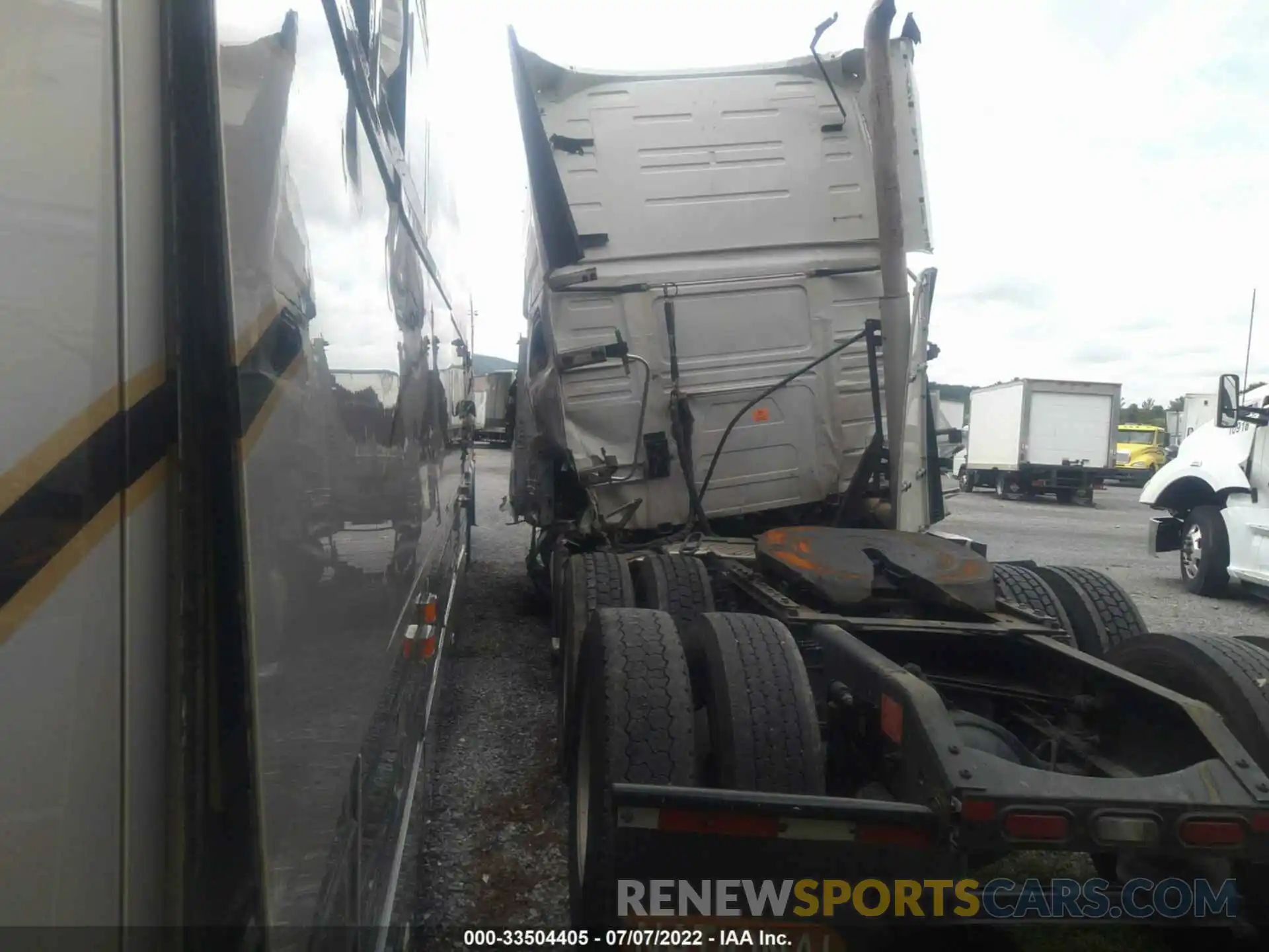 3 Photograph of a damaged car 4V4NC9EH4KN905044 VOLVO VN 2019