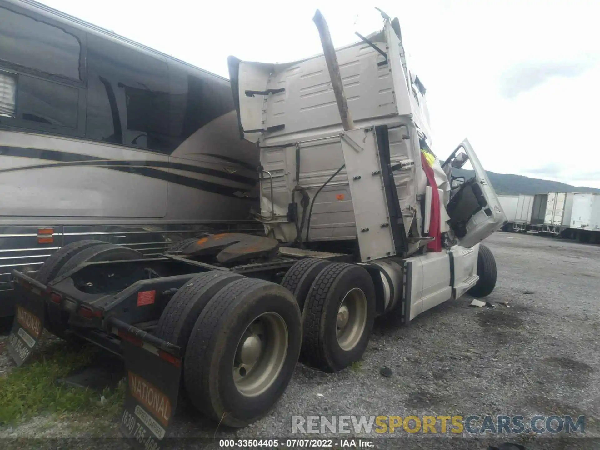 4 Photograph of a damaged car 4V4NC9EH4KN905044 VOLVO VN 2019