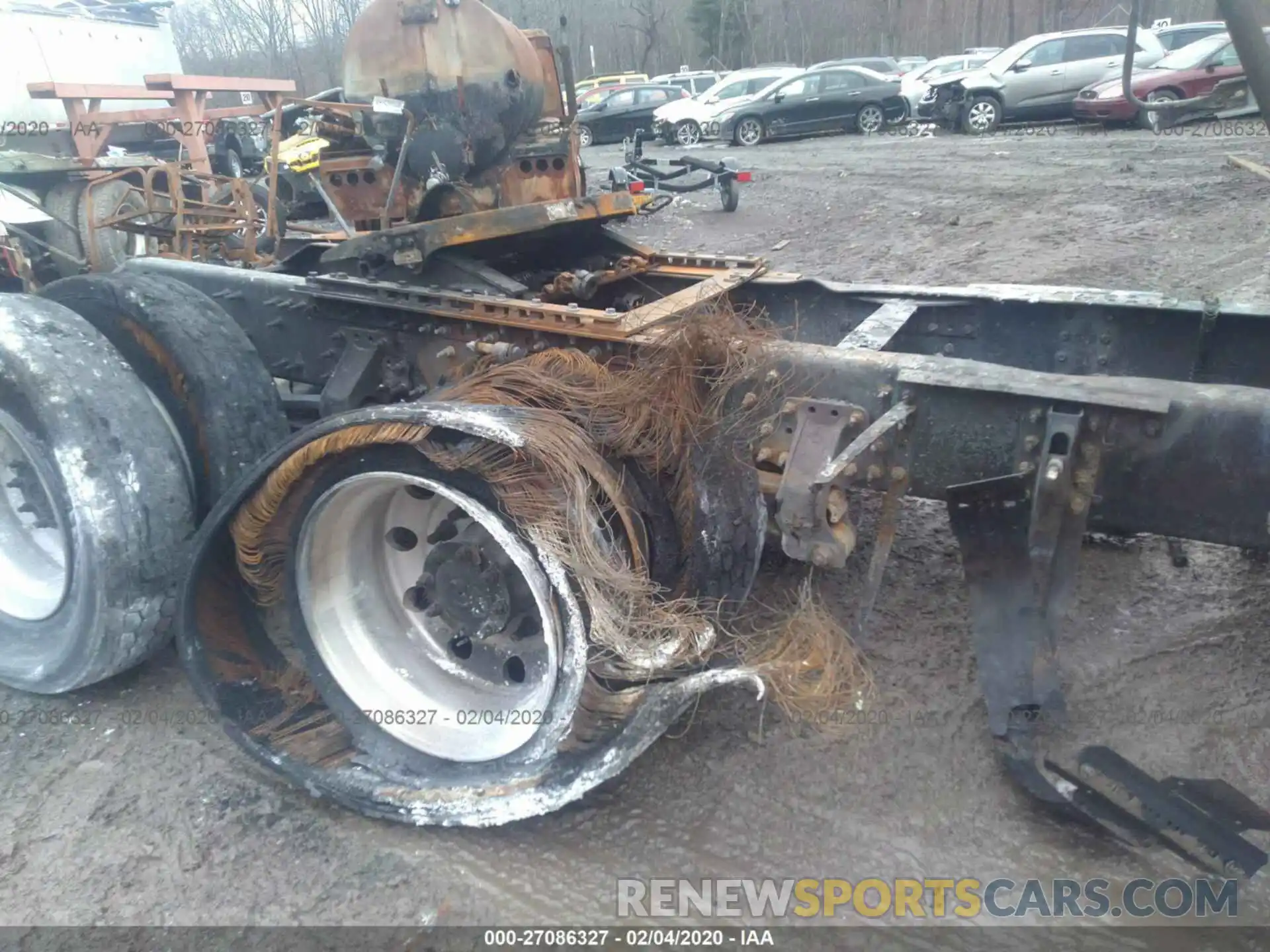 6 Photograph of a damaged car 4V4NC9EH6KN213609 VOLVO VN 2019