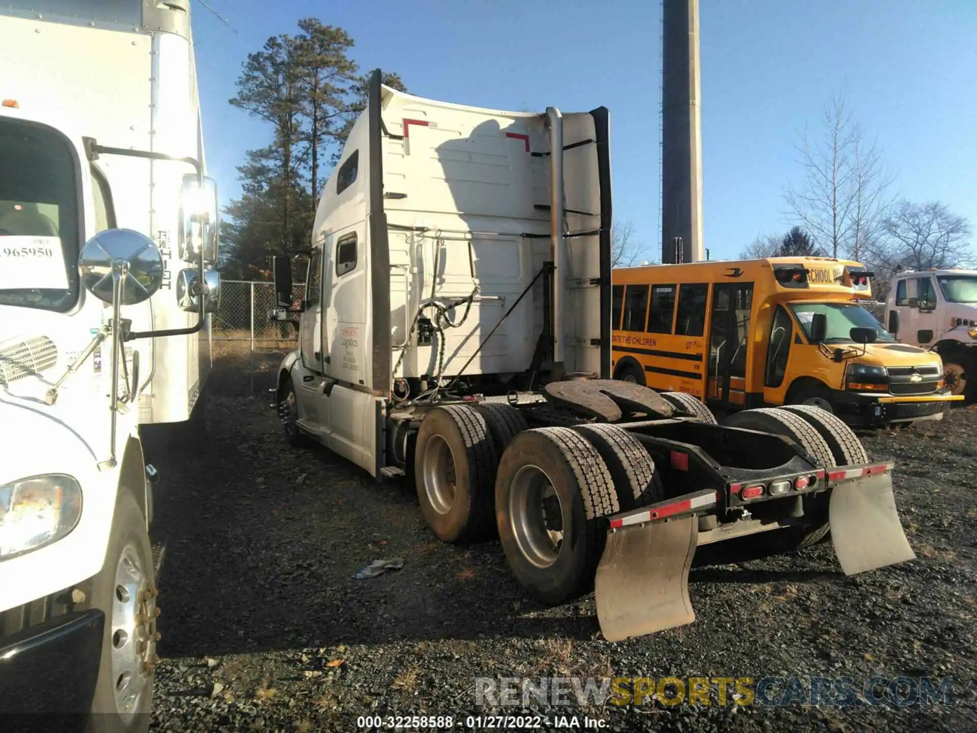 3 Photograph of a damaged car 4V4NC9EH6KN897643 VOLVO VN 2019