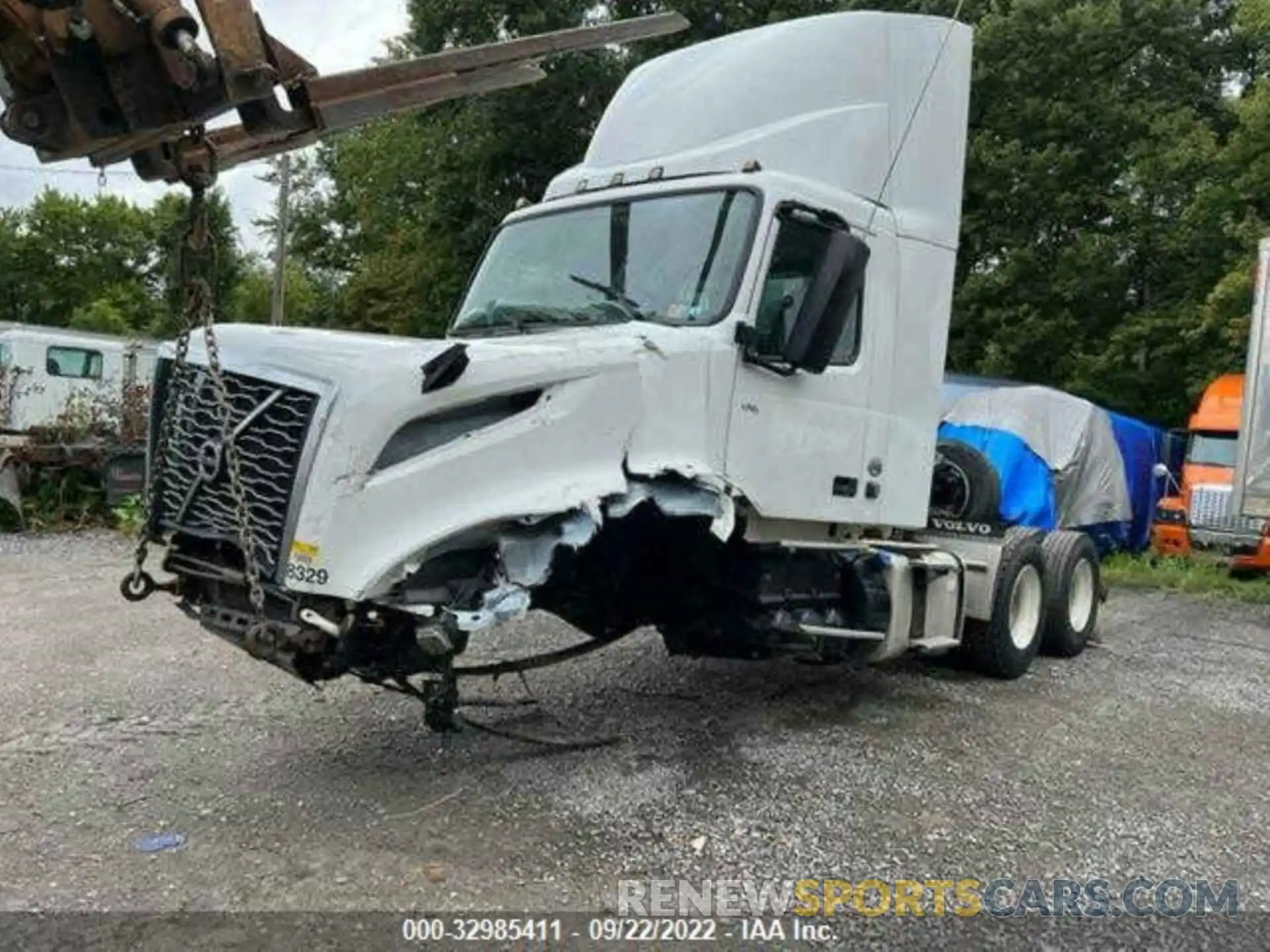 2 Photograph of a damaged car 4V4NC9EHXKN197964 VOLVO VN 2019