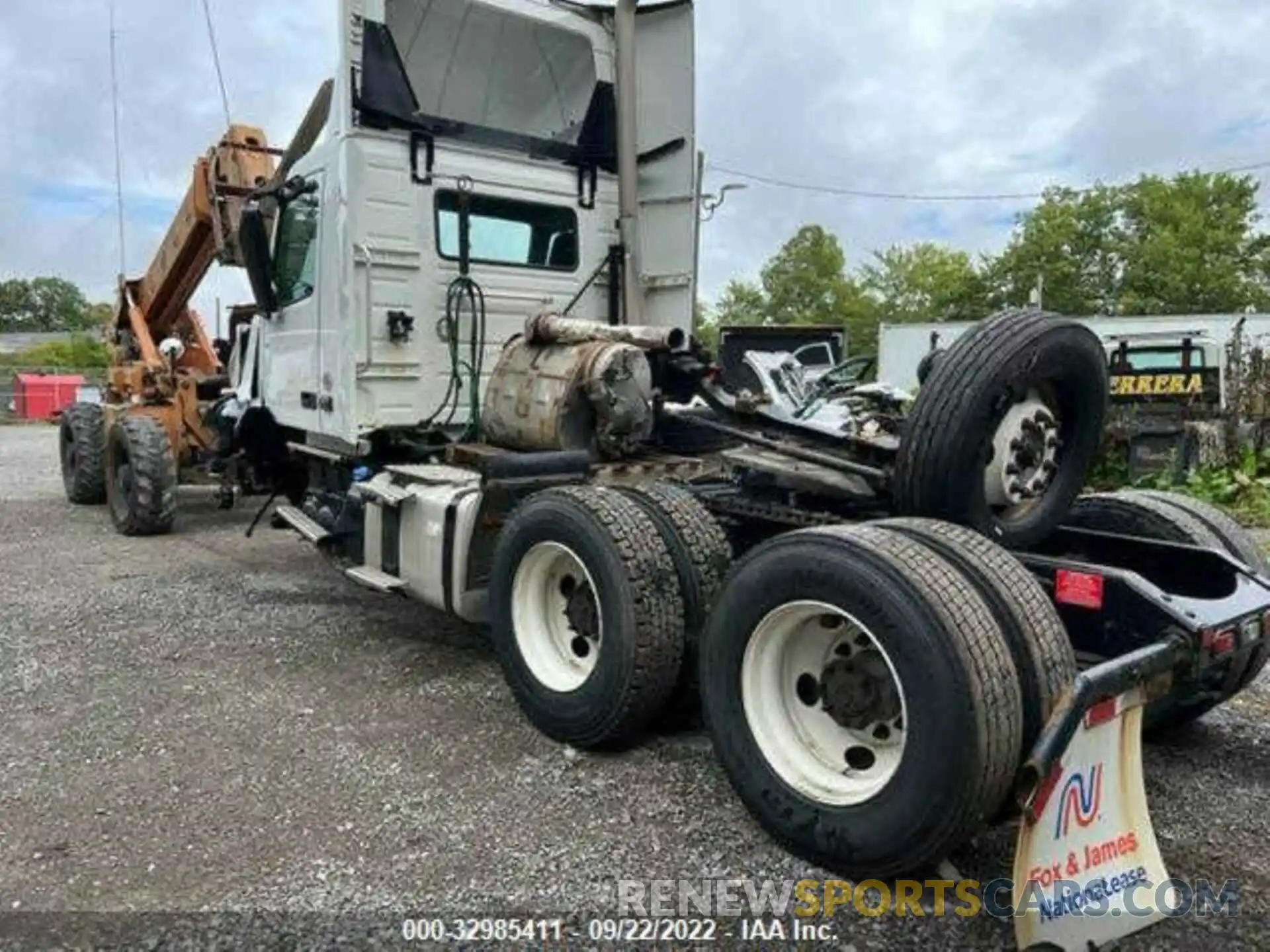 3 Photograph of a damaged car 4V4NC9EHXKN197964 VOLVO VN 2019