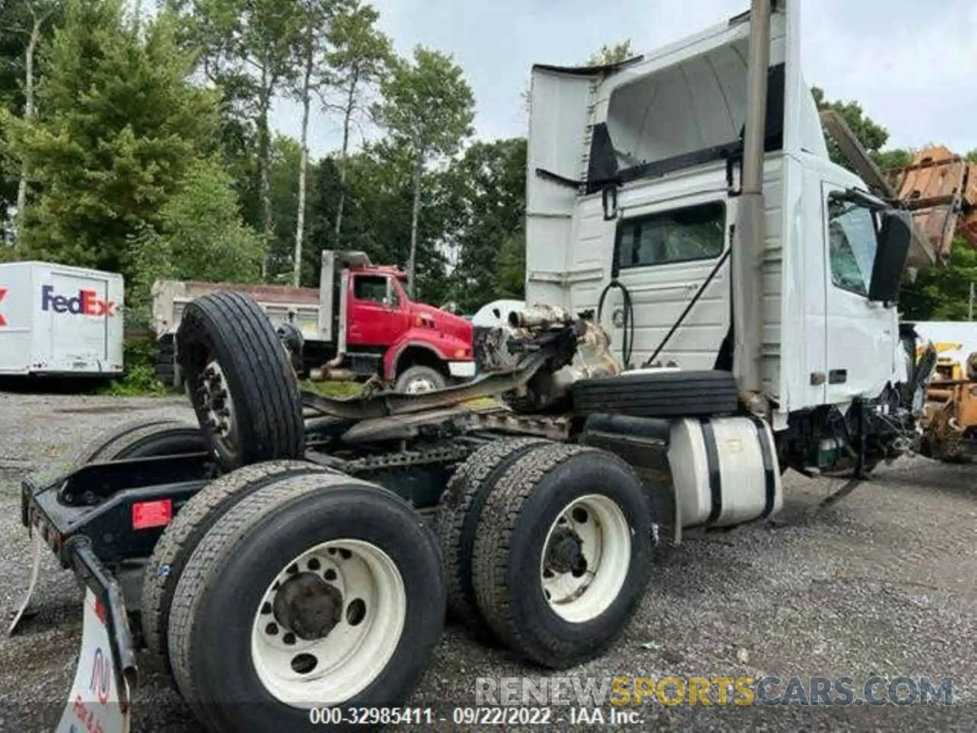 4 Photograph of a damaged car 4V4NC9EHXKN197964 VOLVO VN 2019