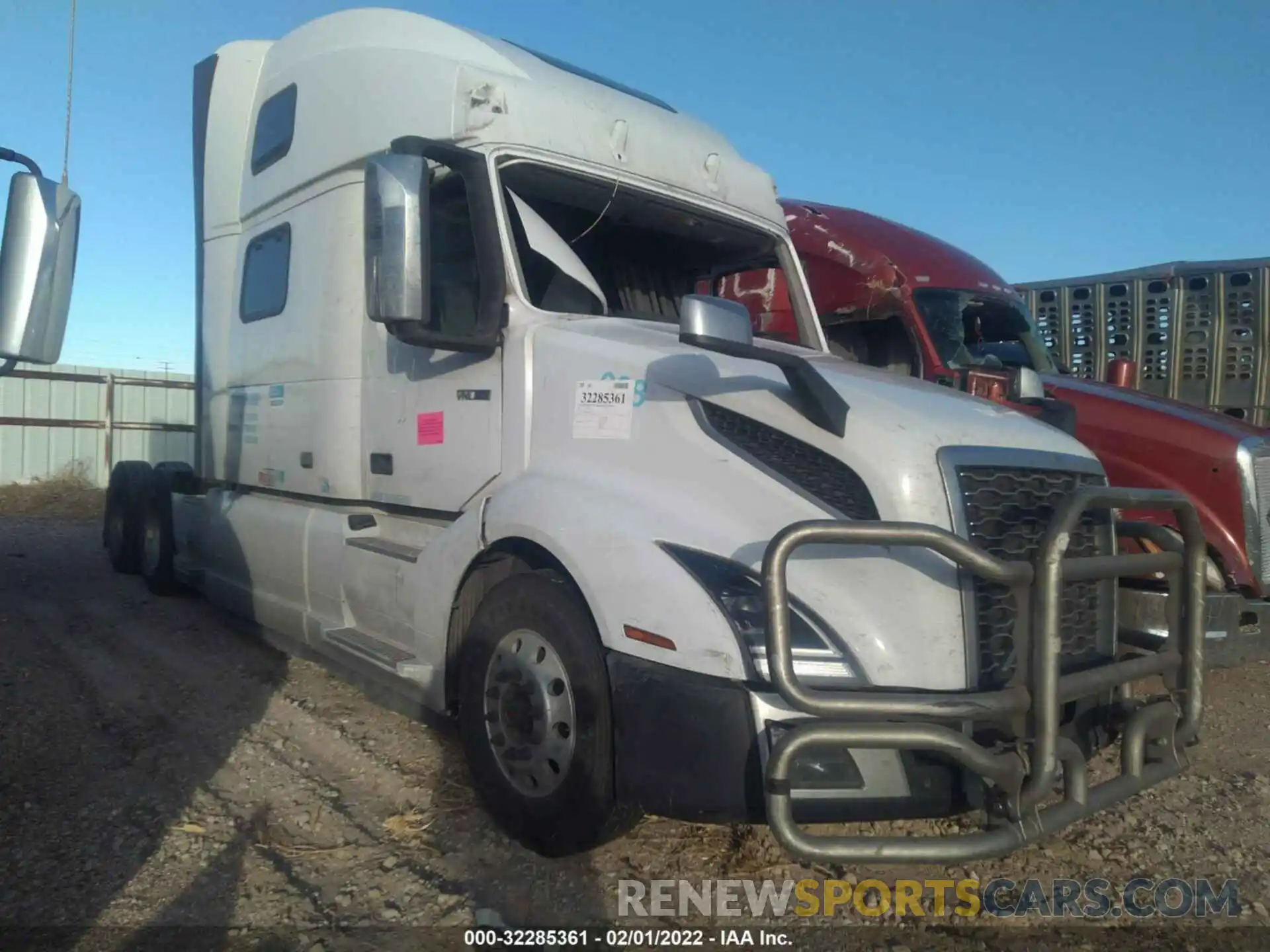 1 Photograph of a damaged car 4V4NC9EJ9KN201599 VOLVO VN 2019