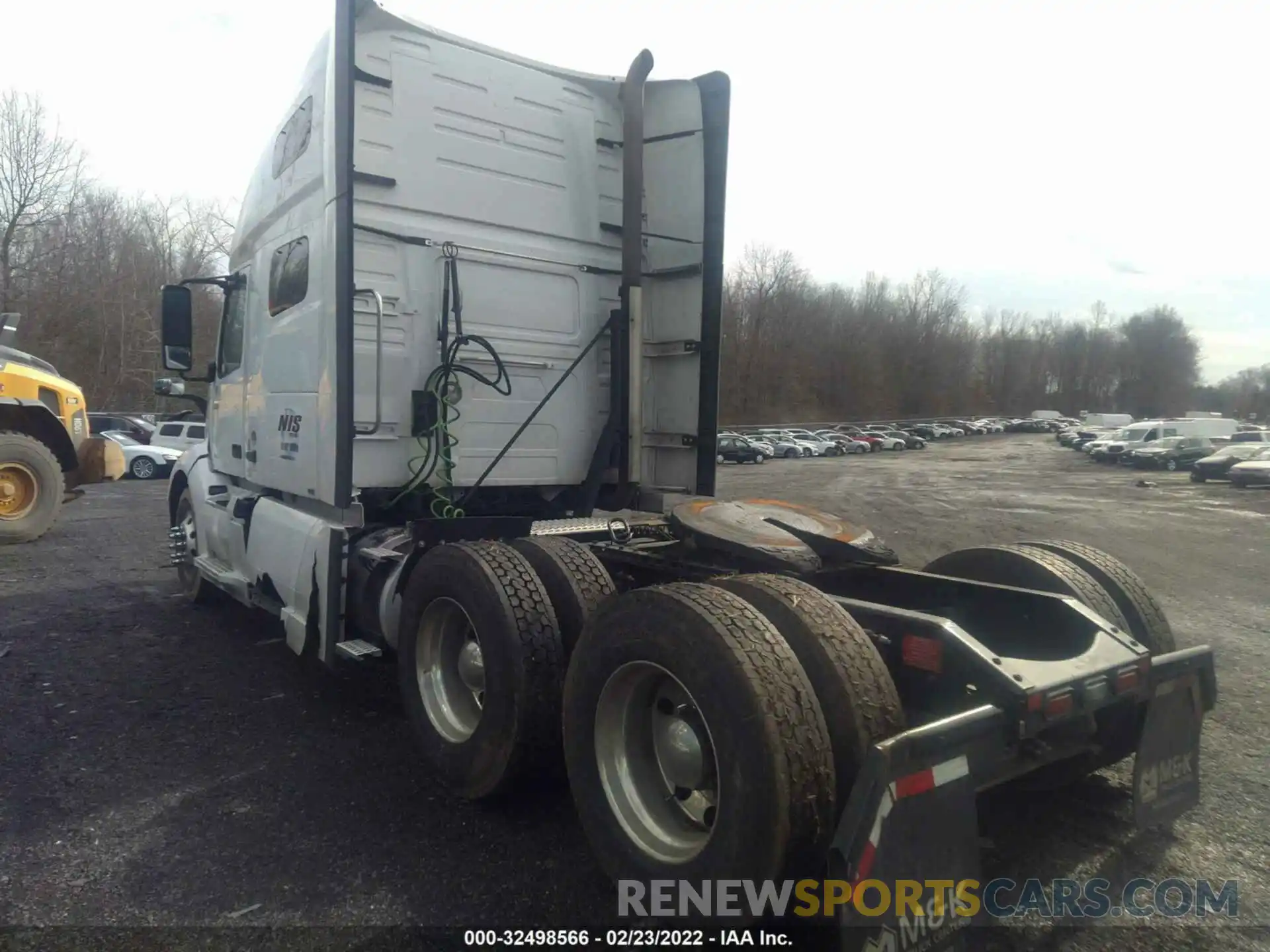 3 Photograph of a damaged car 4V4NC9EH0LN231153 VOLVO VN 2020