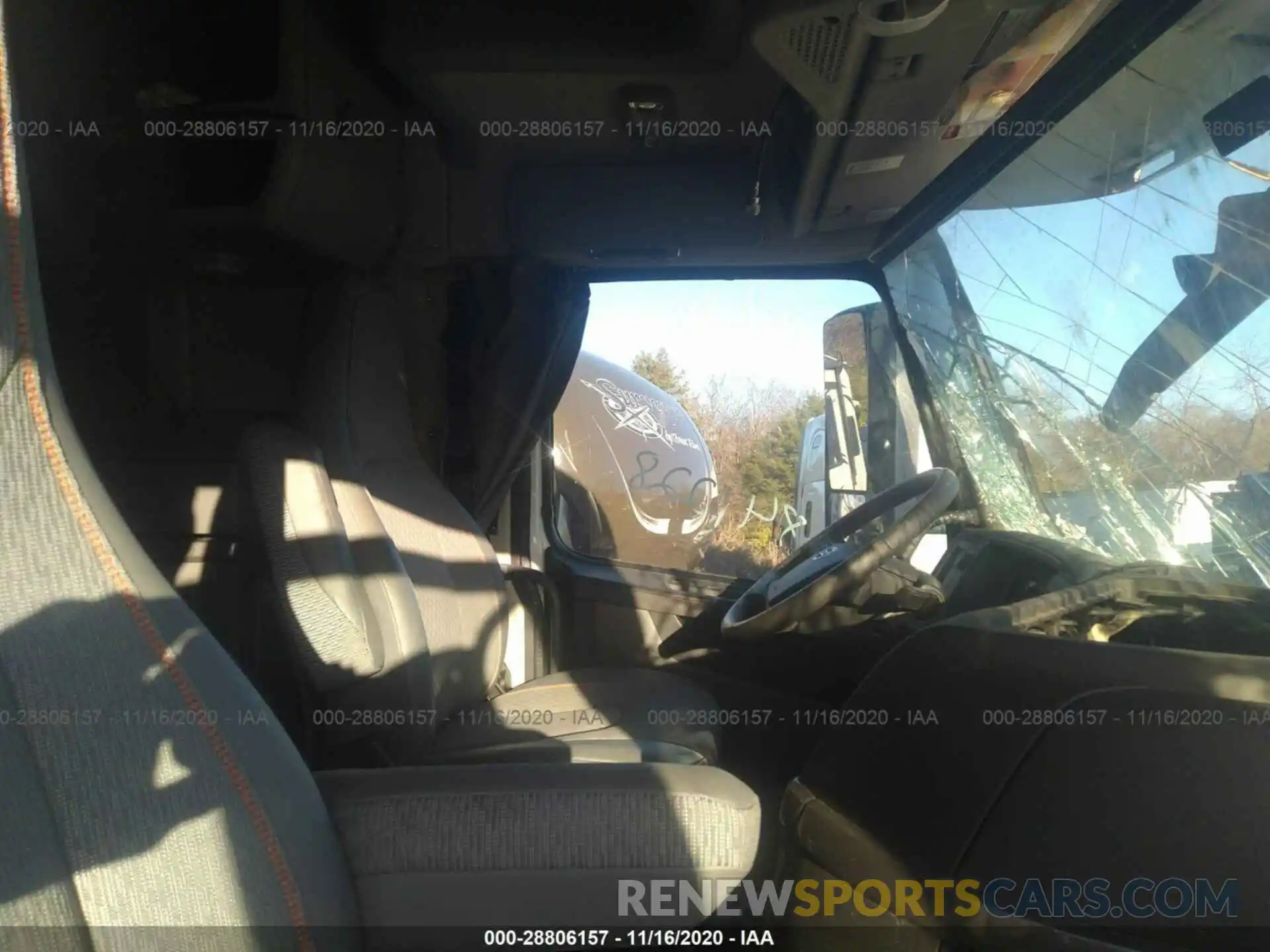 5 Photograph of a damaged car 4V4NC9EH0LN236112 VOLVO VN 2020