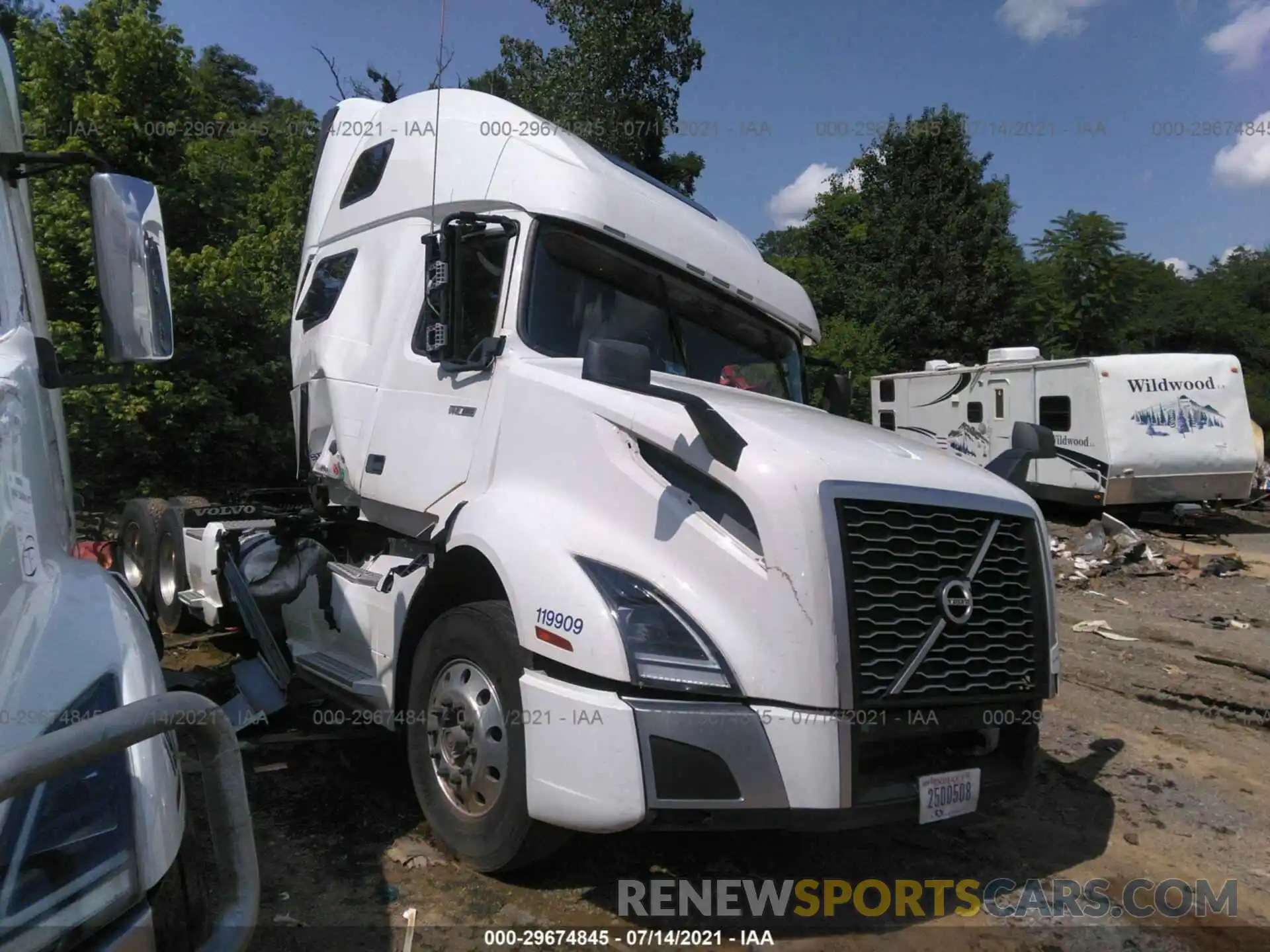 1 Photograph of a damaged car 4V4NC9EH1LN226415 VOLVO VN 2020