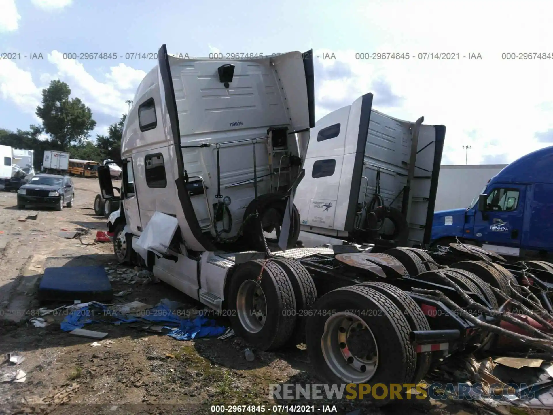 3 Photograph of a damaged car 4V4NC9EH1LN226415 VOLVO VN 2020