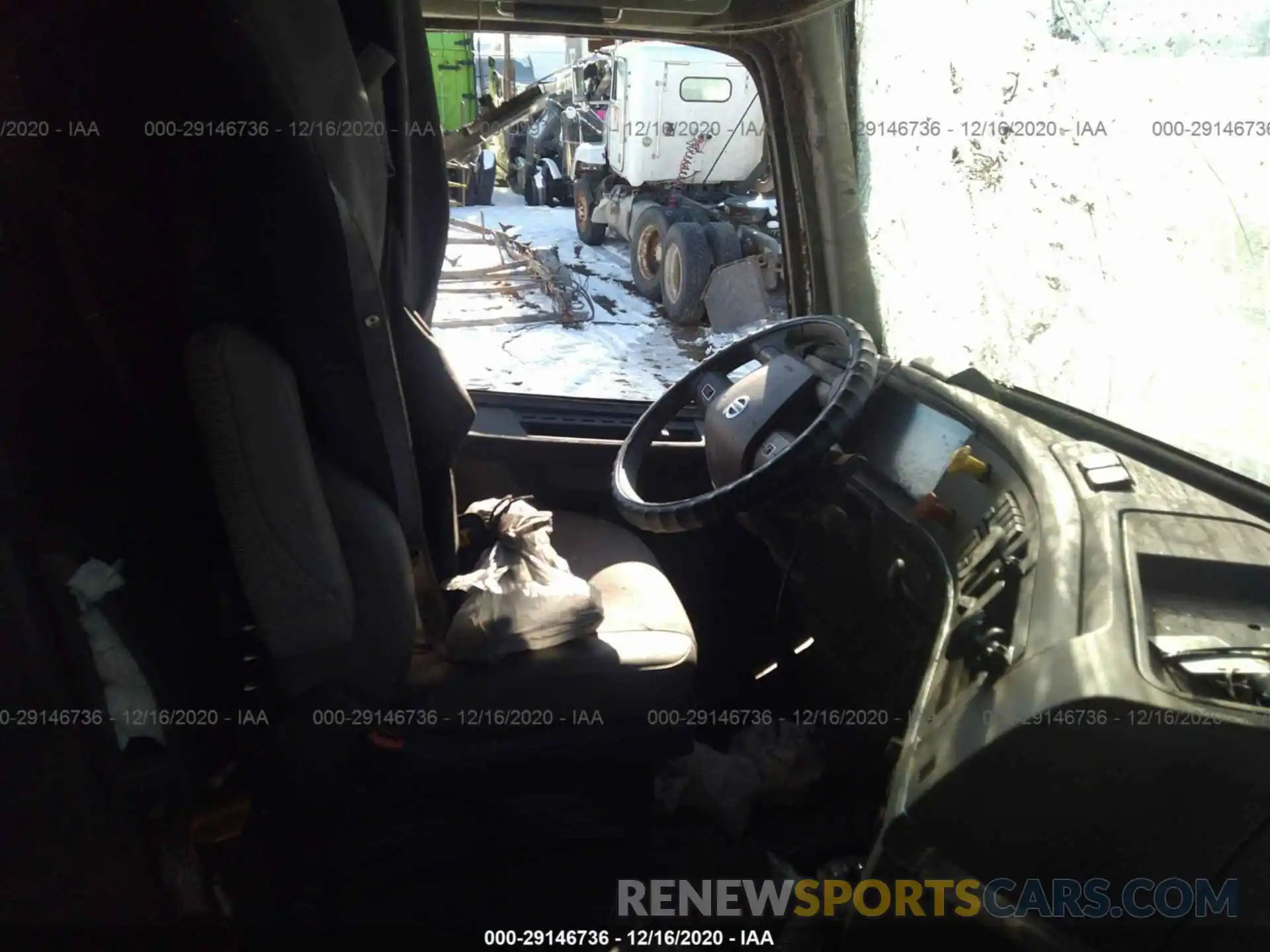 5 Photograph of a damaged car 4V4NC9EH1LN228567 VOLVO VN 2020