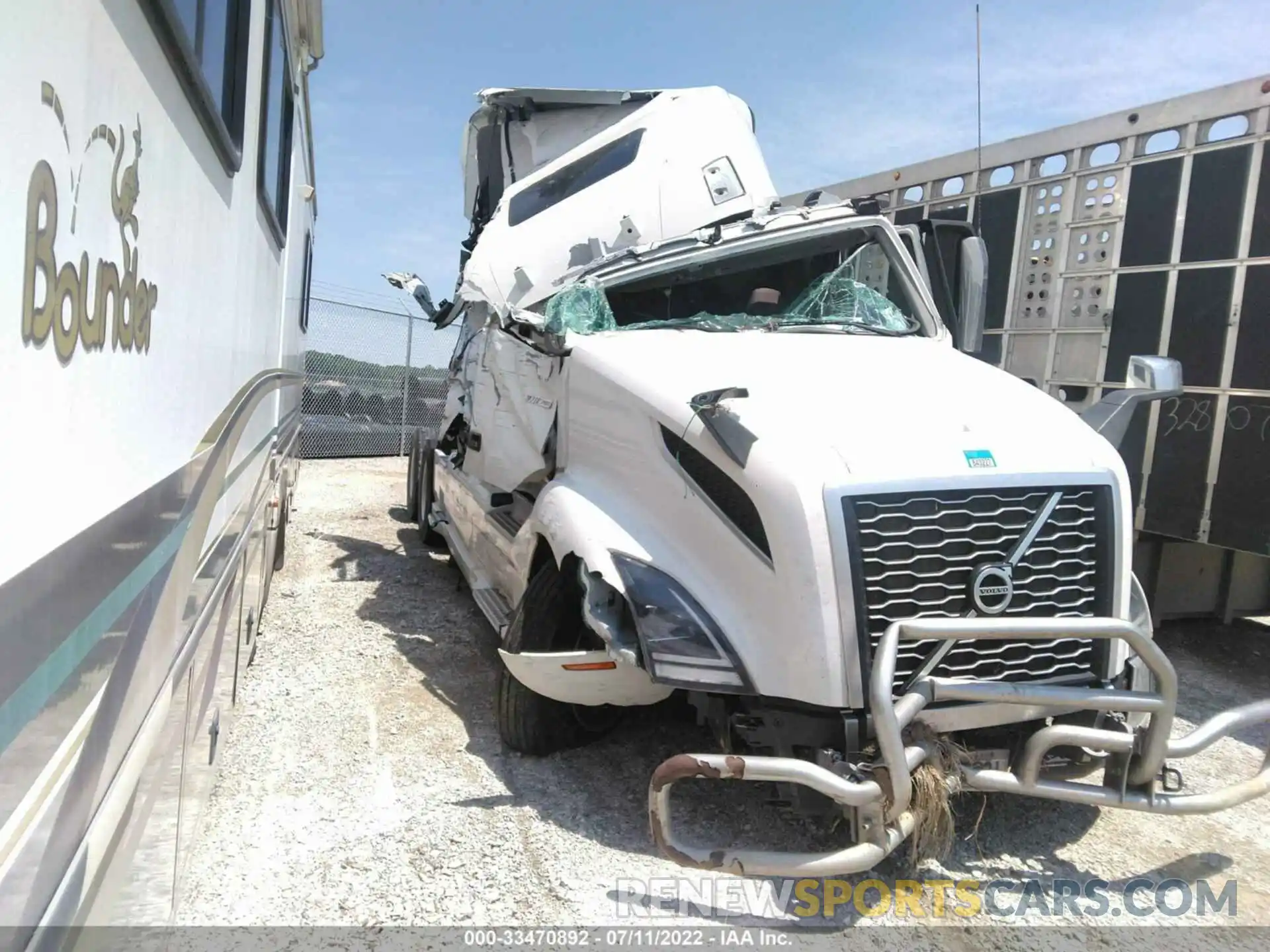 1 Photograph of a damaged car 4V4NC9EH2LN215858 VOLVO VN 2020